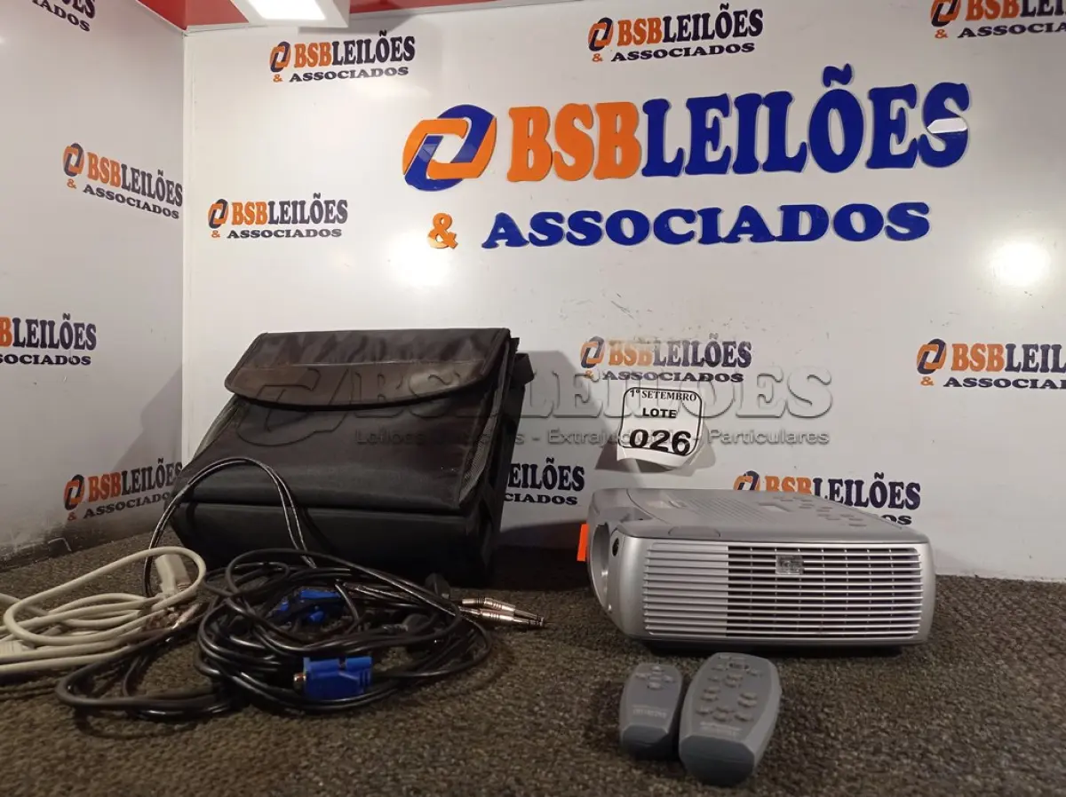 LOTE 026 - 01 PROJETOR MULTIMÍDIA MARCA INFOCUS. (NO ESTADO) ATENÇÃO! FAZER A VISITAÇÃO ANTES DE ARREMATAR, NÃO SABEMOS SE FUNCIONA. LEILÃO NÃO TEM GARANTIA E NEM DEVOLUÇÃO, SUJEITO A POSSÍVEIS AVARIAS VISÍVEIS/OCULTAS E/OU AUSÊNCIA DE COMPONENTES.