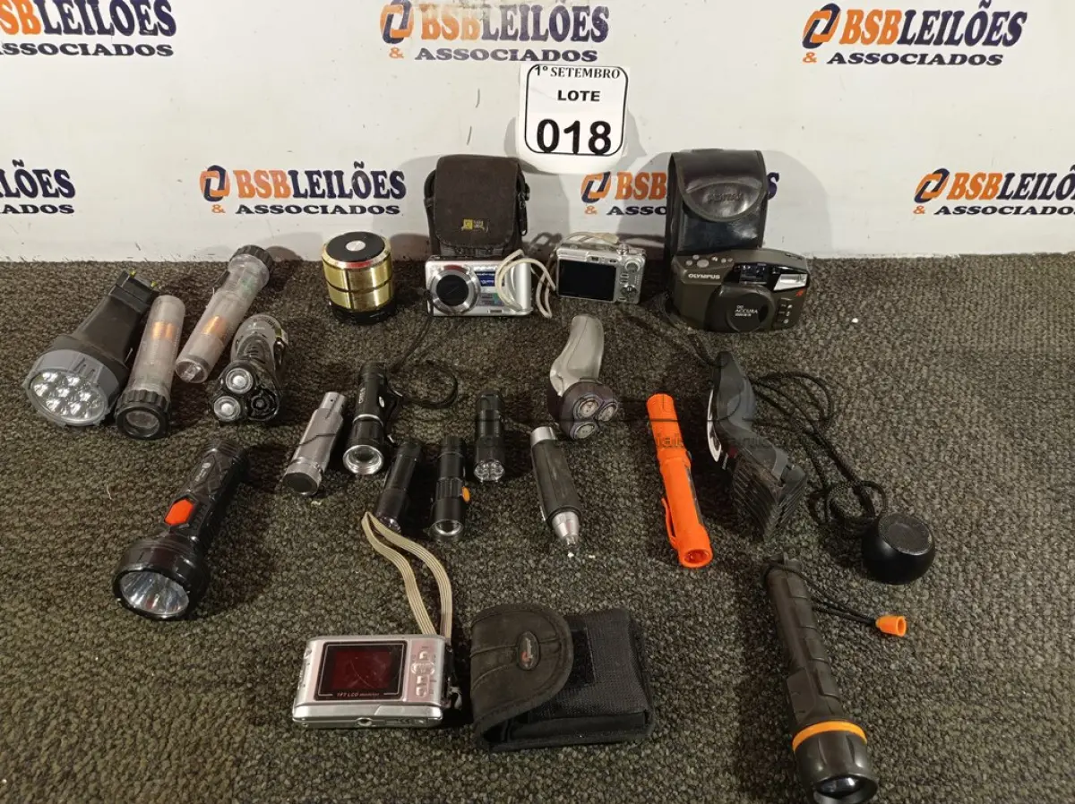 LOTE 018 - 01 LOTE COM ELETRÔNICOS DIVERSOS. (NO ESTADO) ATENÇÃO! FAZER A VISITAÇÃO ANTES DE ARREMATAR, NÃO SABEMOS SE FUNCIONA. LEILÃO NÃO TEM GARANTIA E NEM DEVOLUÇÃO, SUJEITO A POSSÍVEIS AVARIAS VISÍVEIS/OCULTAS E/OU AUSÊNCIA DE COMPONENTES.