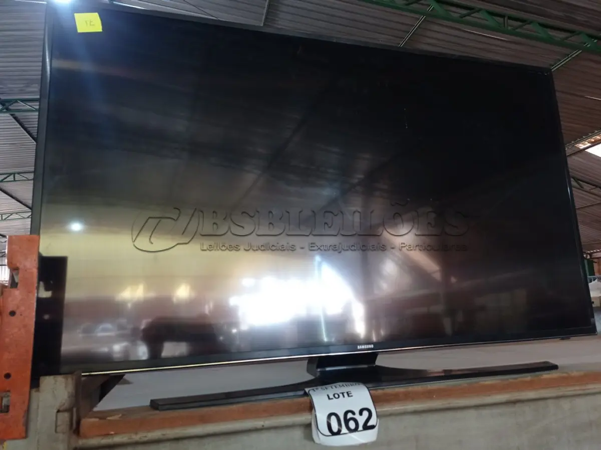 LOTE 062 - 01 TV SAMSUMG 48 POLEGADAS 220V. (NO ESTADO) ATENÇÃO! FAZER A VISITAÇÃO ANTES DE ARREMATAR, NÃO SABEMOS SE FUNCIONA. LEILÃO NÃO TEM GARANTIA E NEM DEVOLUÇÃO, SUJEITO A POSSÍVEIS AVARIAS VISÍVEIS/OCULTAS E/OU AUSÊNCIA DE COMPONENTES.