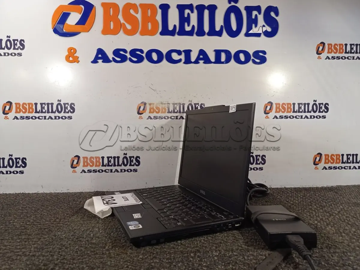LOTE 034 - 01 NOTEBOOK MARCA DELL COM FONTE. (NO ESTADO) ATENÇÃO! FAZER A VISITAÇÃO ANTES DE ARREMATAR, NÃO SABEMOS SE FUNCIONA. LEILÃO NÃO TEM GARANTIA E NEM DEVOLUÇÃO, SUJEITO A POSSÍVEIS AVARIAS VISÍVEIS/OCULTAS E/OU AUSÊNCIA DE COMPONENTES.