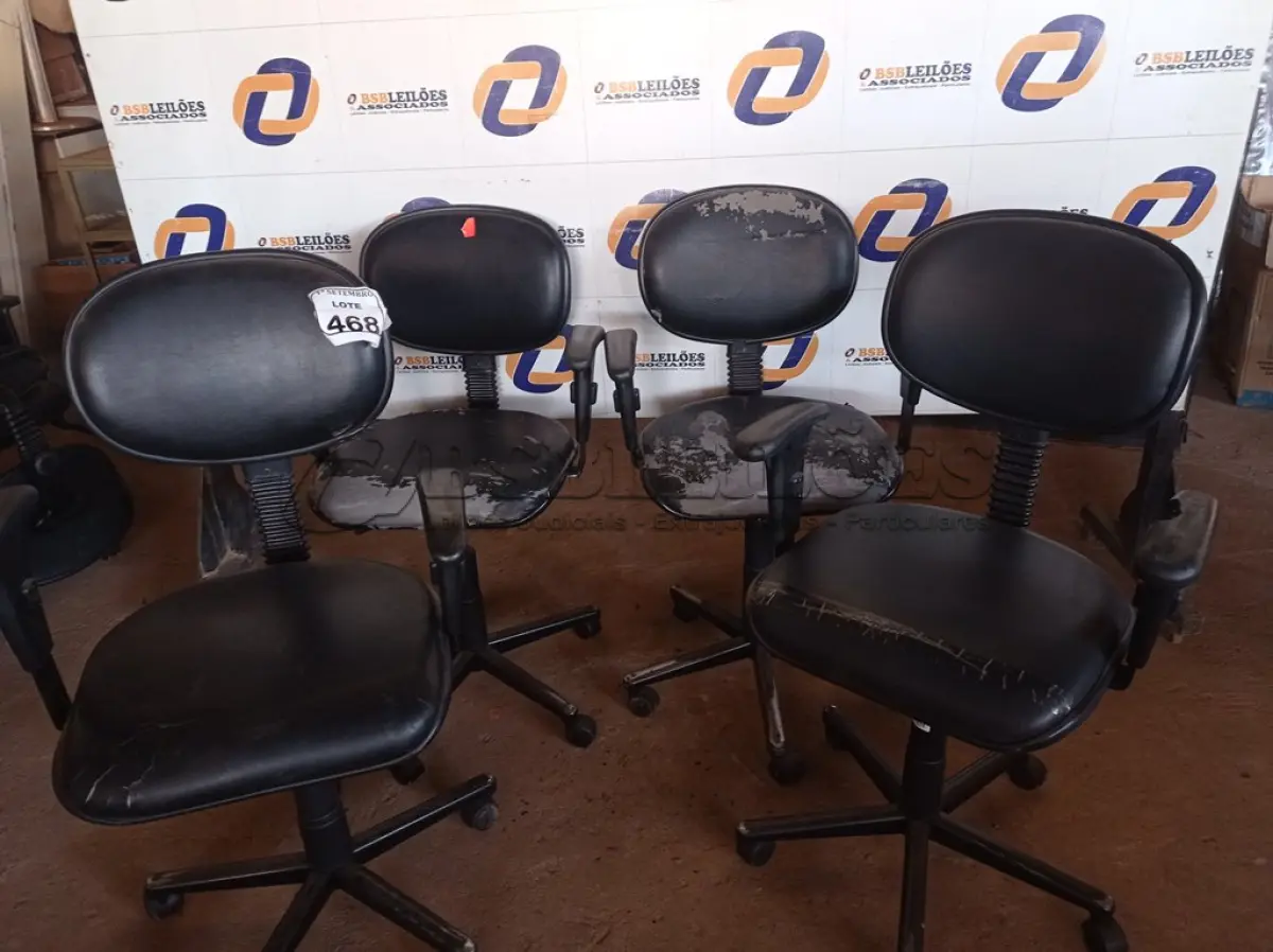 LOTE 468 - 04 CADEIRAS PARA ESCRITÓRIO BASE GIRATÓRIA. (NO ESTADO) ATENÇÃO! FAZER A VISITAÇÃO ANTES DE ARREMATAR, NÃO SABEMOS SE FUNCIONA. LEILÃO NÃO TEM GARANTIA E NEM DEVOLUÇÃO, SUJEITO A POSSÍVEIS AVARIAS VISÍVEIS/OCULTAS E/OU AUSÊNCIA DE COMPONENTES.