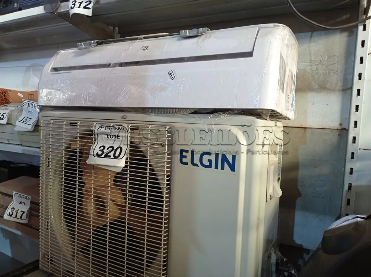 LOTE 320 - 01 CONDENSADORA MARCA ELGYM E 01 VAPORIZADORA MARCA ELGYM 9000 BTU COM CONTROLE.  (NO ESTADO) ATENÇÃO! FAZER A VISITAÇÃO ANTES DE ARREMATAR, NÃO SABEMOS SE FUNCIONA. LEILÃO NÃO TEM GARANTIA E NEM DEVOLUÇÃO, SUJEITO A POSSÍVEIS AVARIAS VISÍVEIS/OCULTAS E/OU AUSÊNCIA DE COMPONENTES.