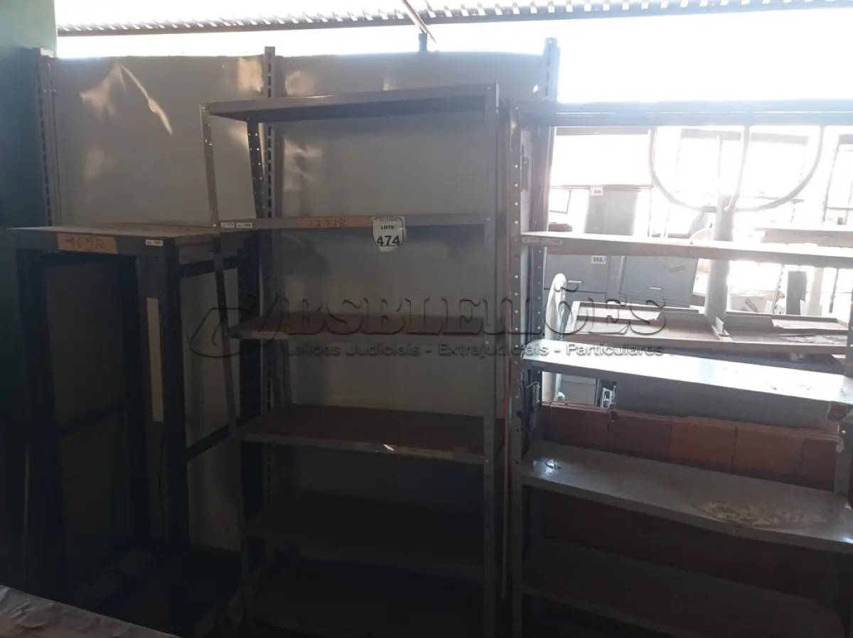 LOTE 474 - 02 ESTANTES EM AÇO E 01 RACK INCOMPLETO. (NO ESTADO) ATENÇÃO! FAZER A VISITAÇÃO ANTES DE ARREMATAR, NÃO SABEMOS SE FUNCIONA. LEILÃO NÃO TEM GARANTIA E NEM DEVOLUÇÃO, SUJEITO A POSSÍVEIS AVARIAS VISÍVEIS/OCULTAS E/OU AUSÊNCIA DE COMPONENTES.
