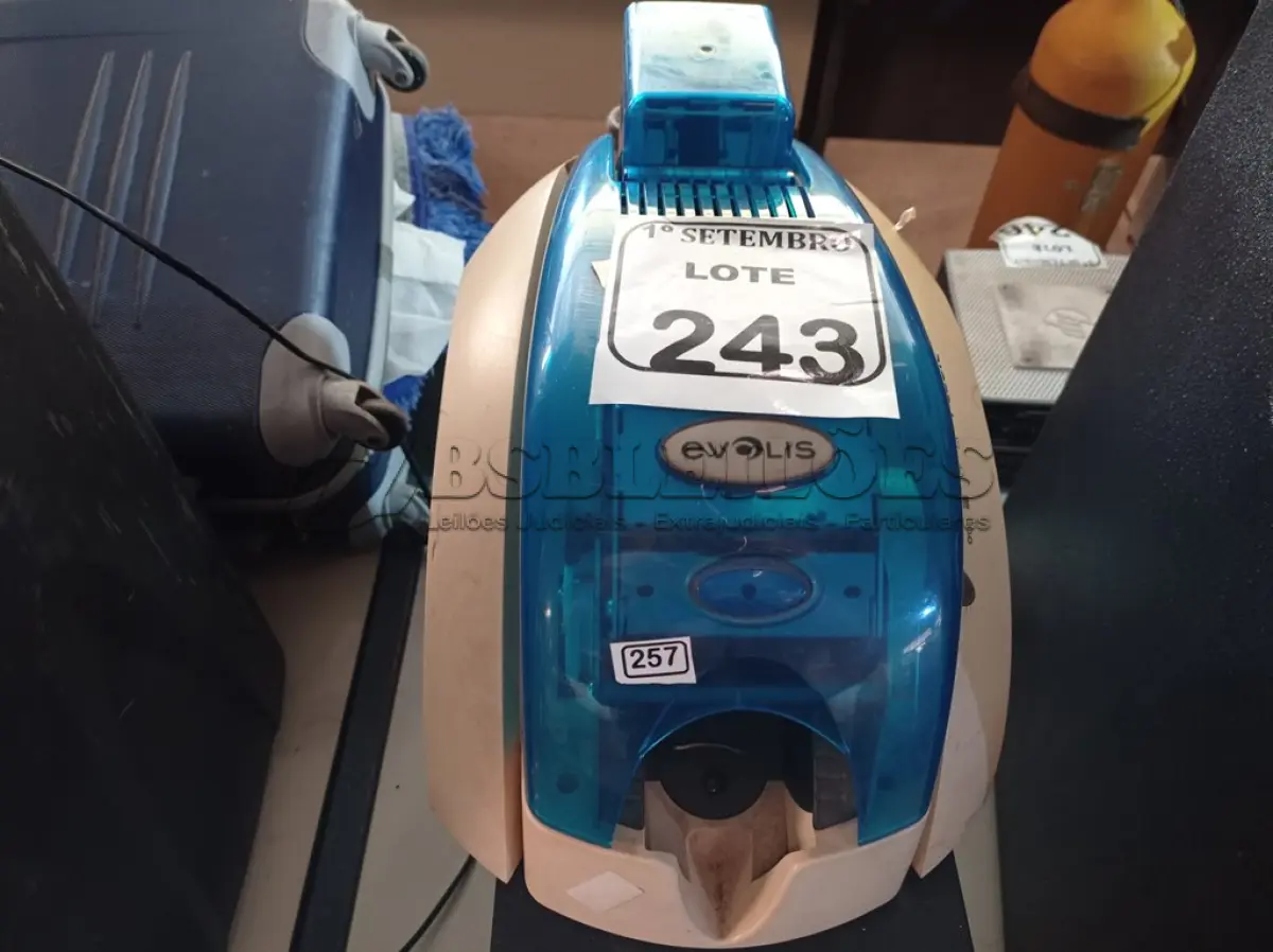 LOTE 243 - 01 IMPRESSORA DE CARTÕES, 01 NOBREAK3200V. (NO ESTADO) ATENÇÃO! FAZER A VISITAÇÃO ANTES DE ARREMATAR, NÃO SABEMOS SE FUNCIONA. LEILÃO NÃO TEM GARANTIA E NEM DEVOLUÇÃO, SUJEITO A POSSÍVEIS AVARIAS VISÍVEIS/OCULTAS E/OU AUSÊNCIA DE COMPONENTES.