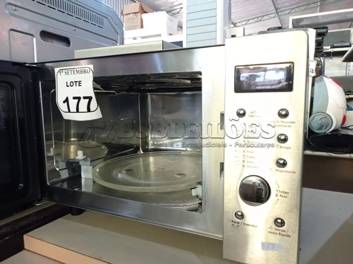LOTE 177 - 01 FORNO/MICRO-ONDAS DE IMBUTIR MARCA ELETROMEC 220V. (NO ESTADO) ATENÇÃO! FAZER A VISITAÇÃO ANTES DE ARREMATAR, NÃO SABEMOS SE FUNCIONA. LEILÃO NÃO TEM GARANTIA E NEM DEVOLUÇÃO, SUJEITO A POSSÍVEIS AVARIAS VISÍVEIS/OCULTAS E/OU AUSÊNCIA DE COMPONENTES.
