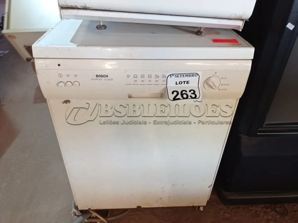 LOTE 263 - 02 LAVA-LOUÇAS SENDO UMA BRASTEMP E A OUTRA BORSCH. (NO ESTADO) ATENÇÃO! FAZER A VISITAÇÃO ANTES DE ARREMATAR, NÃO SABEMOS SE FUNCIONA. LEILÃO NÃO TEM GARANTIA E NEM DEVOLUÇÃO, SUJEITO A POSSÍVEIS AVARIAS VISÍVEIS/OCULTAS E/OU AUSÊNCIA DE COMPONENTES.