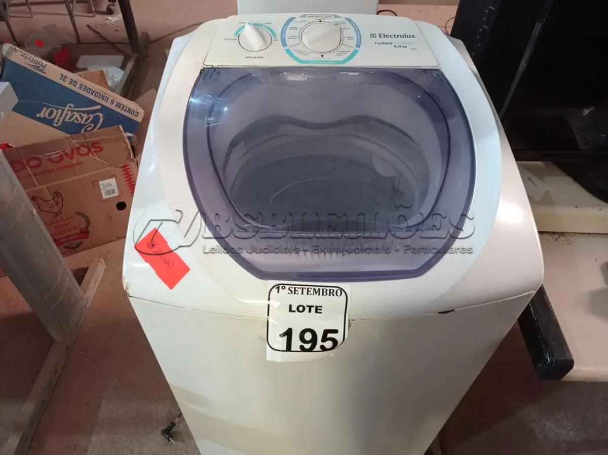 LOTE 195 - 01 MAQUINA DE LAVAR 6KG MARCA ELECTROLUX. (NO ESTADO) ATENÇÃO! FAZER A VISITAÇÃO ANTES DE ARREMATAR, NÃO SABEMOS SE FUNCIONA. LEILÃO NÃO TEM GARANTIA E NEM DEVOLUÇÃO, SUJEITO A POSSÍVEIS AVARIAS VISÍVEIS/OCULTAS E/OU AUSÊNCIA DE COMPONENTES.