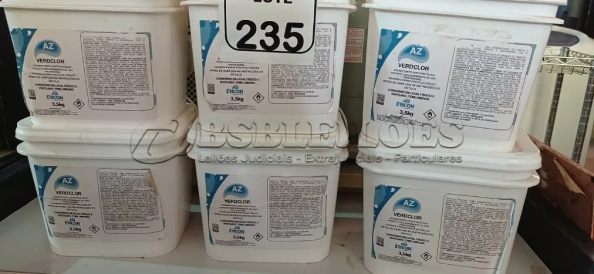 LOTE 235 - 06 BALDES DE DESINFETANTE HORTIFRUTÍCOLA VERDCLOR COM 3,5KG CADA. (NO ESTADO) ATENÇÃO! FAZER A VISITAÇÃO ANTES DE ARREMATAR, NÃO SABEMOS SE FUNCIONA. LEILÃO NÃO TEM GARANTIA E NEM DEVOLUÇÃO, SUJEITO A POSSÍVEIS AVARIAS VISÍVEIS/OCULTAS E/OU AUSÊNCIA DE COMPONENTES.