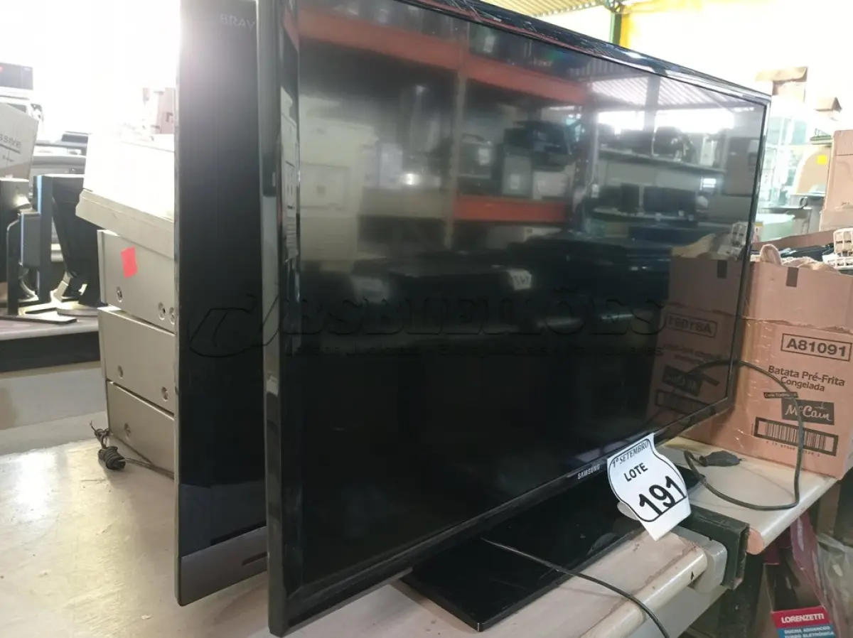 LOTE 191 - 02 TVS 32” POLEGADAS SENDO UMA SONY E A OUTRA SAMSUMG PARA A RETIRADA DE PEÇAS. (NO ESTADO) ATENÇÃO! FAZER A VISITAÇÃO ANTES DE ARREMATAR, NÃO SABEMOS SE FUNCIONA. LEILÃO NÃO TEM GARANTIA E NEM DEVOLUÇÃO, SUJEITO A POSSÍVEIS AVARIAS VISÍVEIS/OCULTAS E/OU AUSÊNCIA DE COMPONENTES.