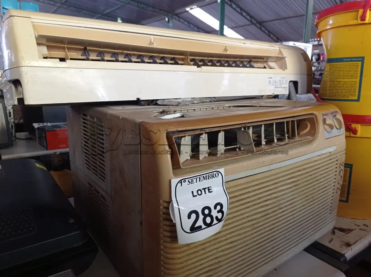 LOTE 283 - 01 APARELHO DE AR CONDICIONADO MARCA CARRIER E 01 EVAPORADORA MARCA MITSUBISH PARA A RETIRADA DE PEÇAS. (NO ESTADO) ATENÇÃO! FAZER A VISITAÇÃO ANTES DE ARREMATAR, NÃO SABEMOS SE FUNCIONA. LEILÃO NÃO TEM GARANTIA E NEM DEVOLUÇÃO, SUJEITO A POSSÍVEIS AVARIAS VISÍVEIS/OCULTAS E/OU AUSÊNCIA DE COMPONENTES.