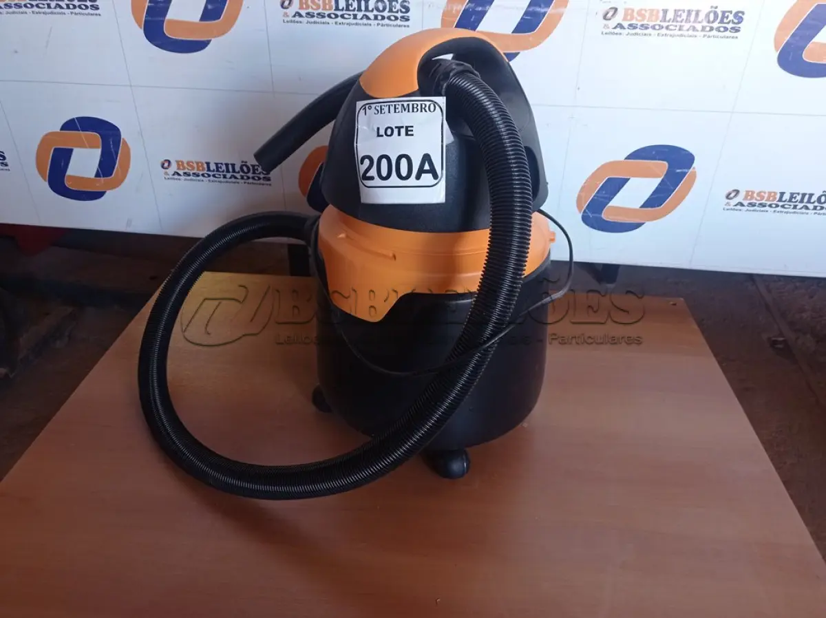 LOTE 200 - 01 ASPIRADOR DE PÓ MARCA ELECTROLUX. (NO ESTADO) ATENÇÃO! FAZER A VISITAÇÃO ANTES DE ARREMATAR, NÃO SABEMOS SE FUNCIONA. LEILÃO NÃO TEM GARANTIA E NEM DEVOLUÇÃO, SUJEITO A POSSÍVEIS AVARIAS VISÍVEIS/OCULTAS E/OU AUSÊNCIA DE COMPONENTES.