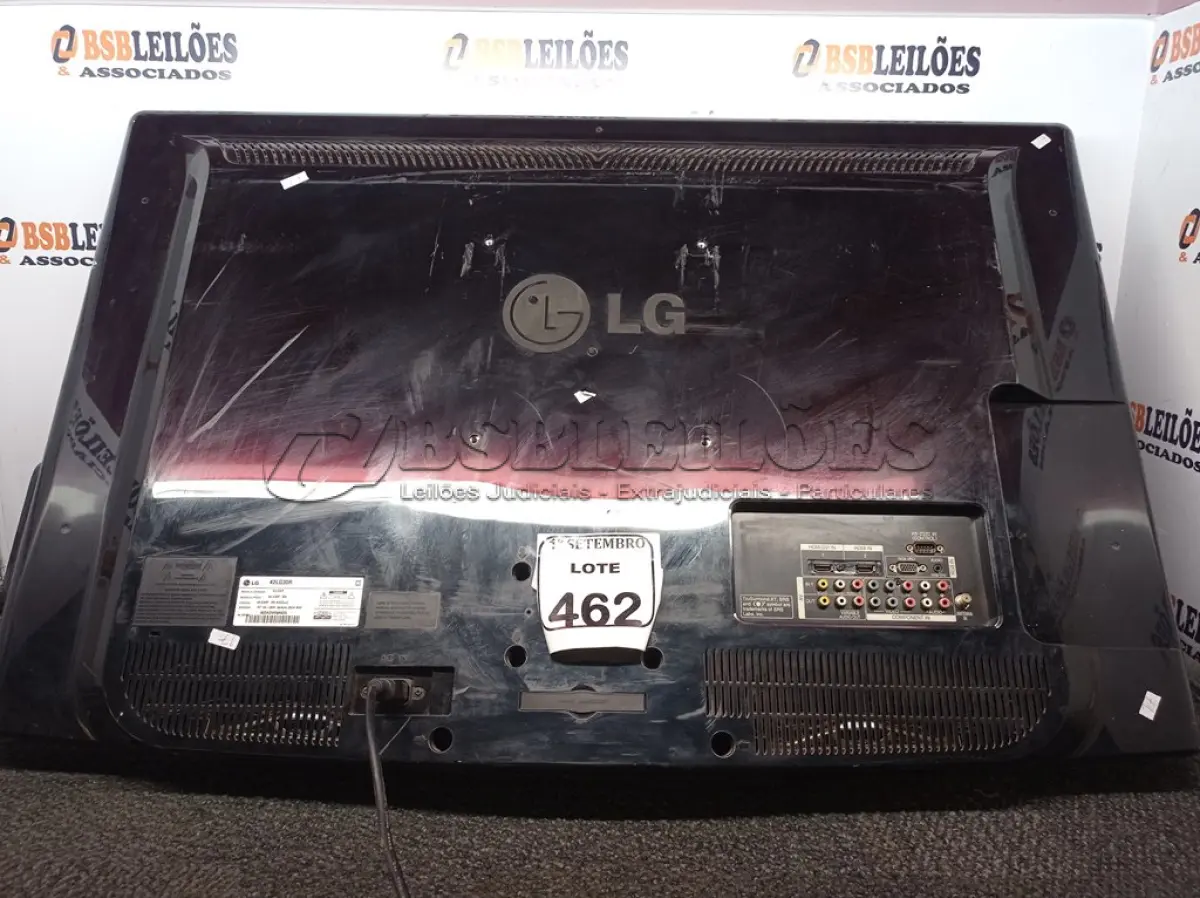 LOTE 462 - 01 TV “42” POLEGADAS MARCA LG. (NO ESTADO) ATENÇÃO! FAZER A VISITAÇÃO ANTES DE ARREMATAR, NÃO SABEMOS SE FUNCIONA. LEILÃO NÃO TEM GARANTIA E NEM DEVOLUÇÃO, SUJEITO A POSSÍVEIS AVARIAS VISÍVEIS/OCULTAS E/OU AUSÊNCIA DE COMPONENTES.