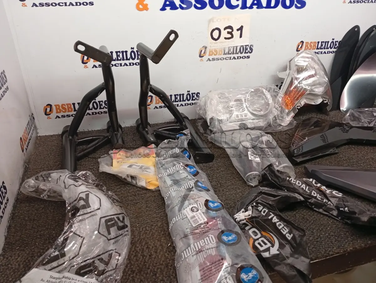 LOTE 031 - 22 – ITENS PARA MOTOS DIVERSOS (NO ESTADO, NÃO SABEMOS SE FUNCIONA. LEILÃO NÃO TEM GARANTIA E NEM DEVOLUÇÃO, SUJEITO A POSSÍVEIS AVARIAS VISÍVEIS/OCULTAS E/OU AUSÊNCIA DE COMPONENTES)