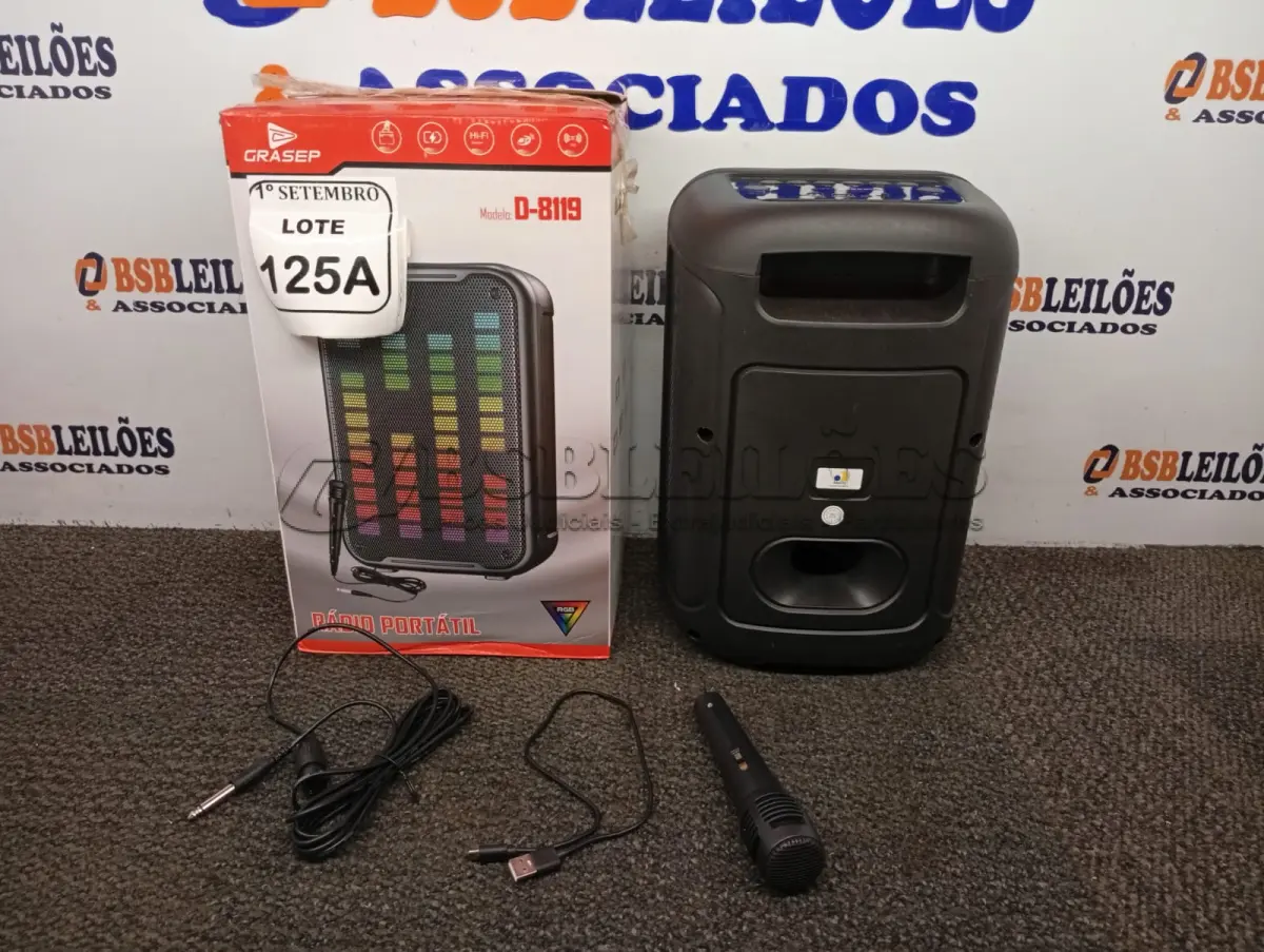 LOTE 125 - 01 RÁDIO PORTÁTIL COM BLUETOOTH É 01 MICROFONE. (NOVO) (NO ESTADO) ATENÇÃO! FAZER A VISITAÇÃO ANTES DE ARREMATAR, NÃO SABEMOS SE FUNCIONA. LEILÃO NÃO TEM GARANTIA E NEM DEVOLUÇÃO, SUJEITO A POSSÍVEIS AVARIAS VISÍVEIS/OCULTAS E/OU AUSÊNCIA DE COMPONENTES. 