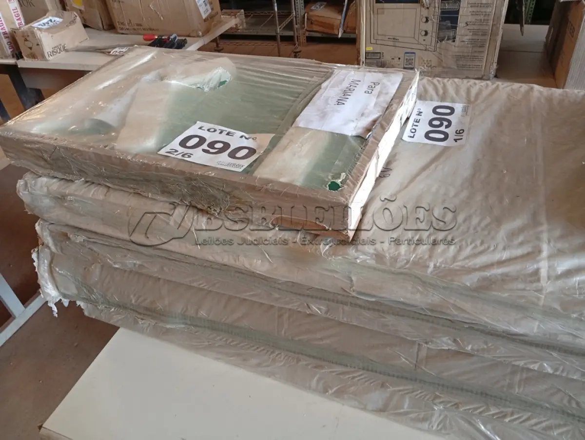 LOTE 090 - 01 - GUARDA-ROUPA AYLA 2 PORTAS (NO ESTADO, NÃO SABEMOS SE FUNCIONA. LEILÃO NÃO TEM GARANTIA E NEM DEVOLUÇÃO, SUJEITO A POSSÍVEIS AVARIAS VISÍVEIS/OCULTAS E/OU AUSÊNCIA DE COMPONENTES)