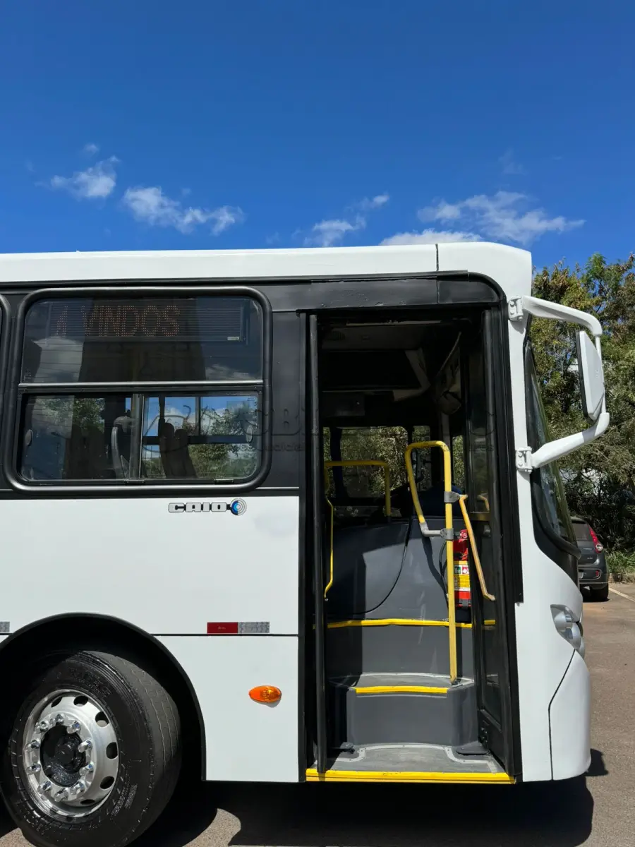 LOTE 005 - 01 ÔNIBUS CAIO APACHE VIP III, ANO 2013/2014, 42 LUGARES MERCEDES 1721 EURO5, PNEUS NOVOS, 2024 QUITADO, BAIXA QUILOMETRAGEM, REVISÕES EM DIA, ESTADO DE NOVO, VEÍCULO A PRONTA ENTREGA. SÓ DE BRASÍLIA – DF (NO ESTADO),