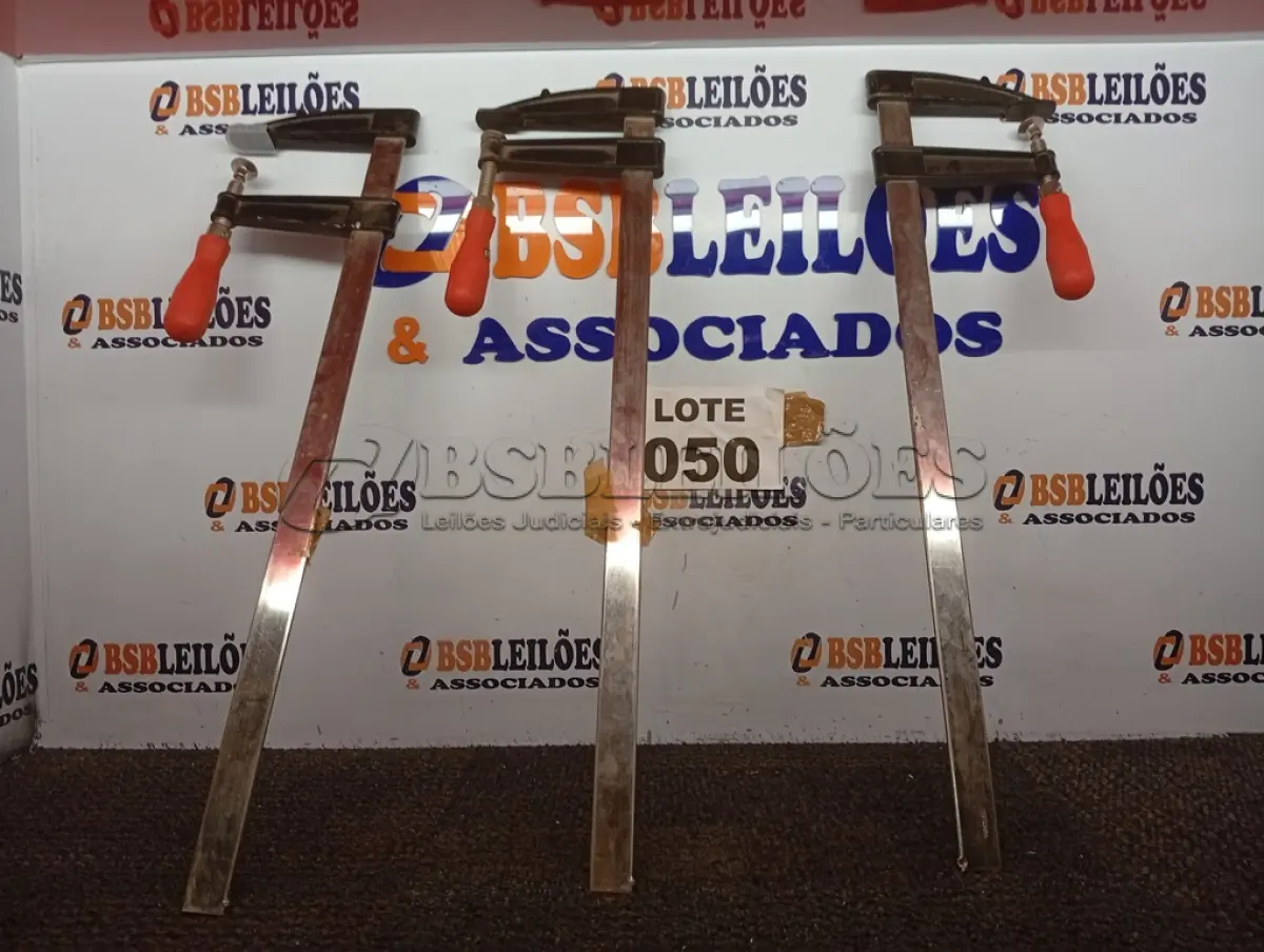 LOTE 050 - 03 - GRAMPOS SARGENTO PROFISSIONAL PARA MARCENEIRO (NO ESTADO, NÃO SABEMOS SE FUNCIONA. LEILÃO NÃO TEM GARANTIA E NEM DEVOLUÇÃO, SUJEITO A POSSÍVEIS AVARIAS VISÍVEIS/OCULTAS E/OU AUSÊNCIA DE COMPONENTES)