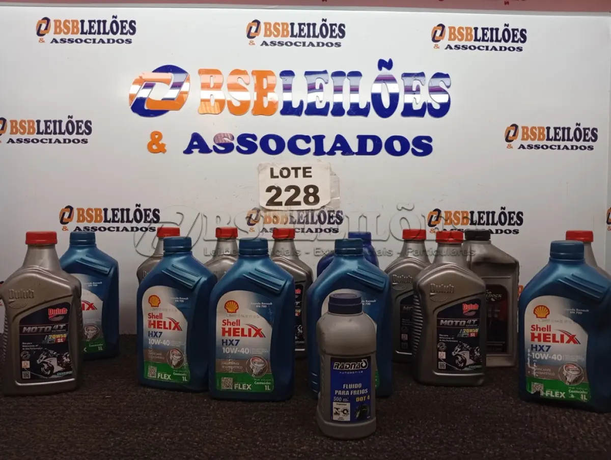 LOTE 228 - 15 – ÓLEOS AUTOMOTIVOS DIVERSOS (NO ESTADO, NÃO SABEMOS SE FUNCIONA. LEILÃO NÃO TEM GARANTIA E NEM DEVOLUÇÃO, SUJEITO A POSSÍVEIS AVARIAS VISÍVEIS/OCULTAS E/OU AUSÊNCIA DE COMPONENTES)