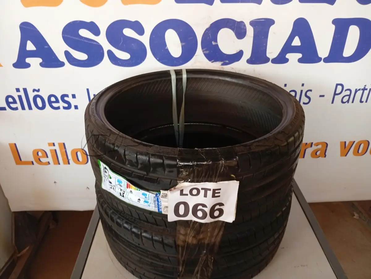 LOTE 066 - 02 - PNEU AUTO LINGLONG SPORT MASTER 215/30 R20 82W (NO ESTADO, NÃO SABEMOS SE FUNCIONA. LEILÃO NÃO TEM GARANTIA E NEM DEVOLUÇÃO, SUJEITO A POSSÍVEIS AVARIAS VISÍVEIS/OCULTAS E/OU AUSÊNCIA DE COMPONENTES)