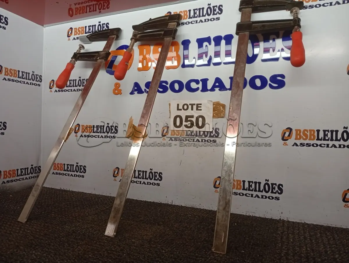 LOTE 050 - 03 - GRAMPOS SARGENTO PROFISSIONAL PARA MARCENEIRO (NO ESTADO, NÃO SABEMOS SE FUNCIONA. LEILÃO NÃO TEM GARANTIA E NEM DEVOLUÇÃO, SUJEITO A POSSÍVEIS AVARIAS VISÍVEIS/OCULTAS E/OU AUSÊNCIA DE COMPONENTES)