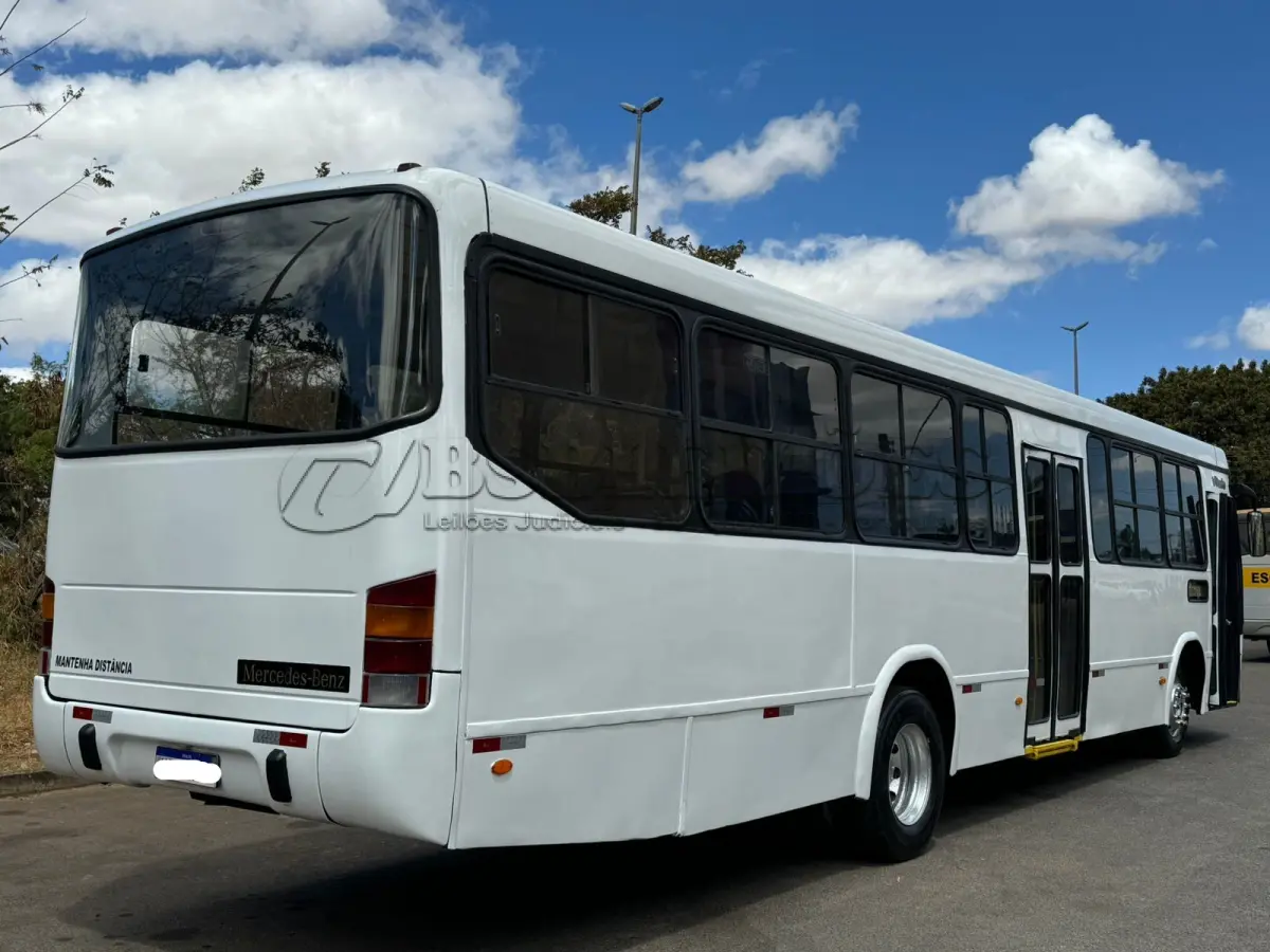 LOTE 001 - 01 ÔNIBUS MERCEDES BENZ 1722, ANO 2011/2012, 42 LUGARES, PNEUS NOVOS, MANUTENÇÕES EM DIA, 2024 QUITADO, PERFEITA CONSERVAÇÃO. (NO ESTADO)