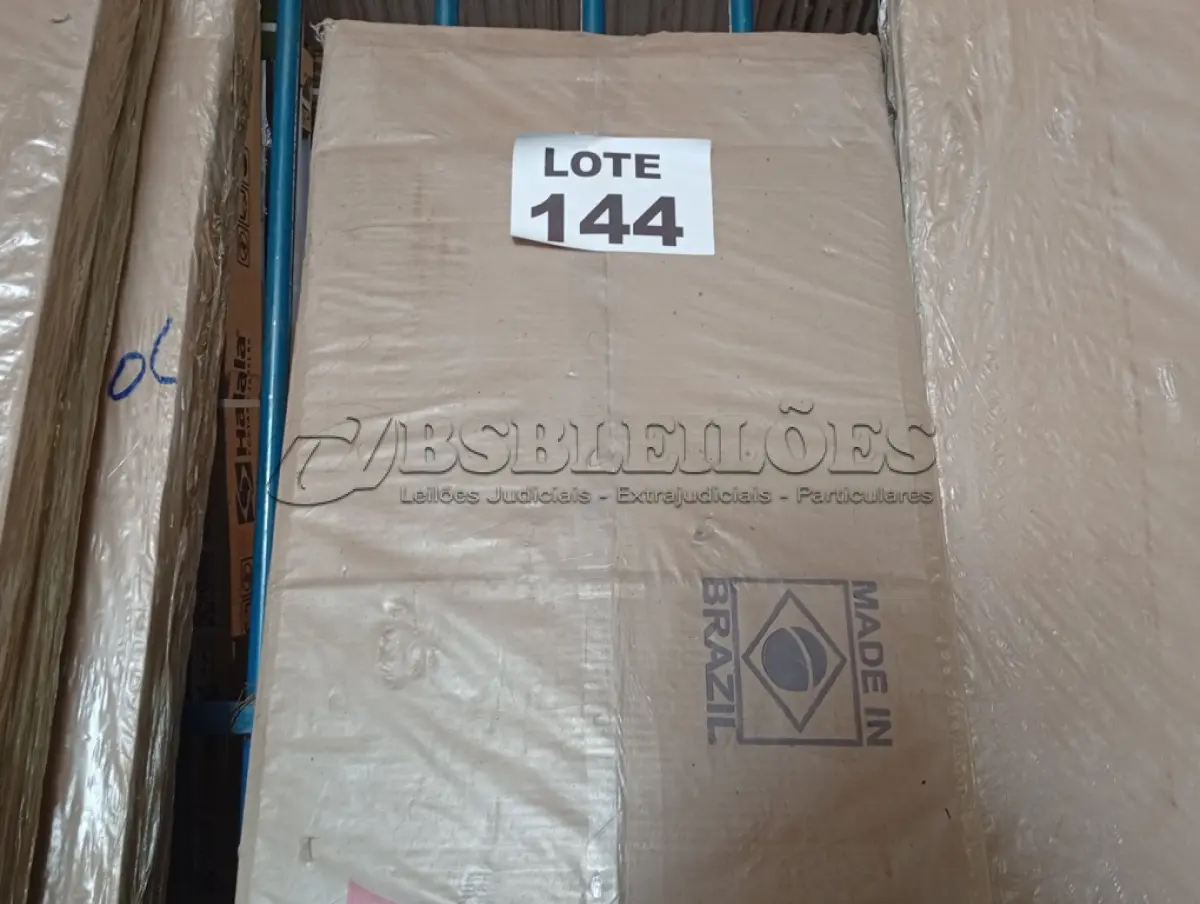 LOTE 144 - 01 - RACK ESTILO RETRÔ PARA TV ATÉ 65 POLEGADAS PÉS DE MADEIRA ELEGANT MÓVEIS BECHARA (NO ESTADO, NÃO SABEMOS SE FUNCIONA. LEILÃO NÃO TEM GARANTIA E NEM DEVOLUÇÃO, SUJEITO A POSSÍVEIS AVARIAS VISÍVEIS/OCULTAS E/OU AUSÊNCIA DE COMPONENTES)