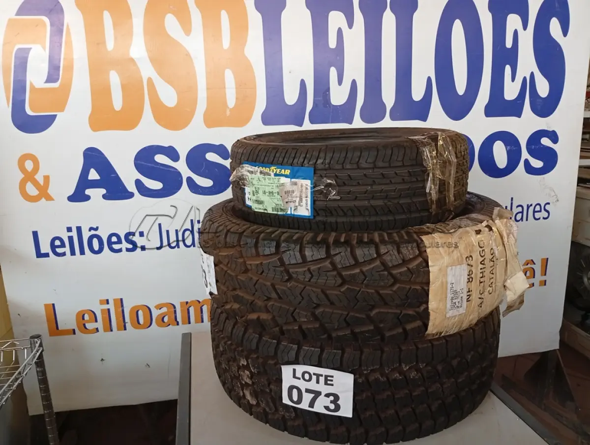 LOTE 073 - 03 – PNEUS DIVERSOS (NO ESTADO, NÃO SABEMOS SE FUNCIONA. LEILÃO NÃO TEM GARANTIA E NEM DEVOLUÇÃO, SUJEITO A POSSÍVEIS AVARIAS VISÍVEIS/OCULTAS E/OU AUSÊNCIA DE COMPONENTES)