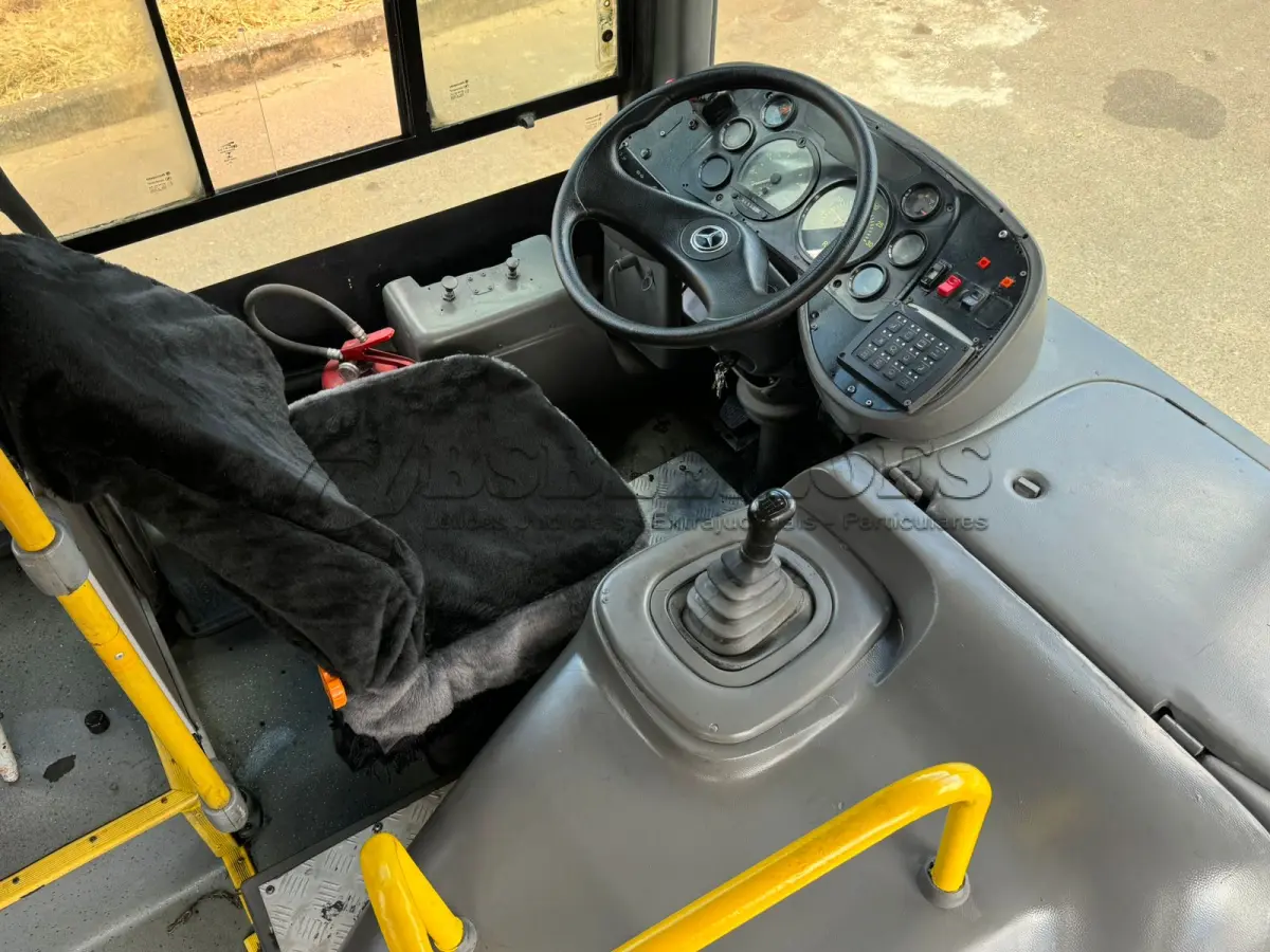 LOTE 001 - 01 ÔNIBUS MERCEDES BENZ 1722, ANO 2011/2012, 42 LUGARES, PNEUS NOVOS, MANUTENÇÕES EM DIA, 2024 QUITADO, PERFEITA CONSERVAÇÃO. (NO ESTADO)