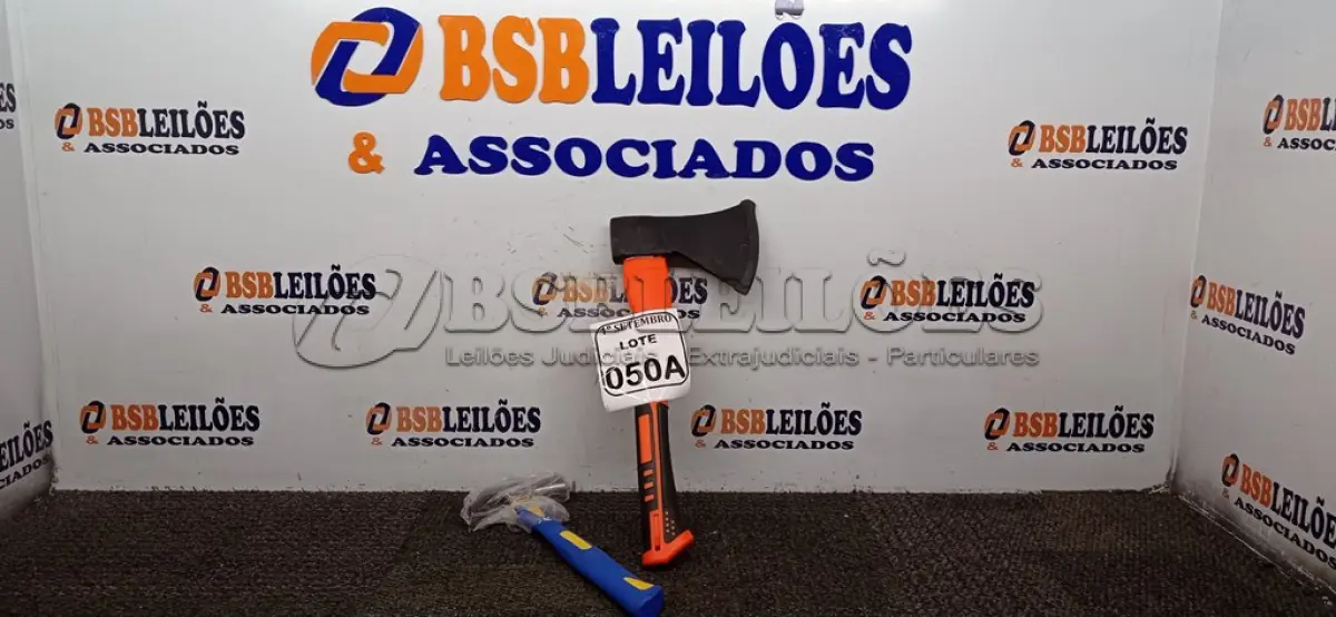 LOTE 050 - 01 MACHADO E 01 MARTELO. (NO ESTADO) ATENÇÃO! FAZER A VISITAÇÃO ANTES DE ARREMATAR, NÃO SABEMOS SE FUNCIONA. LEILÃO NÃO TEM GARANTIA E NEM DEVOLUÇÃO, SUJEITO A POSSÍVEIS AVARIAS VISÍVEIS/OCULTAS E/OU AUSÊNCIA DE COMPONENTES.