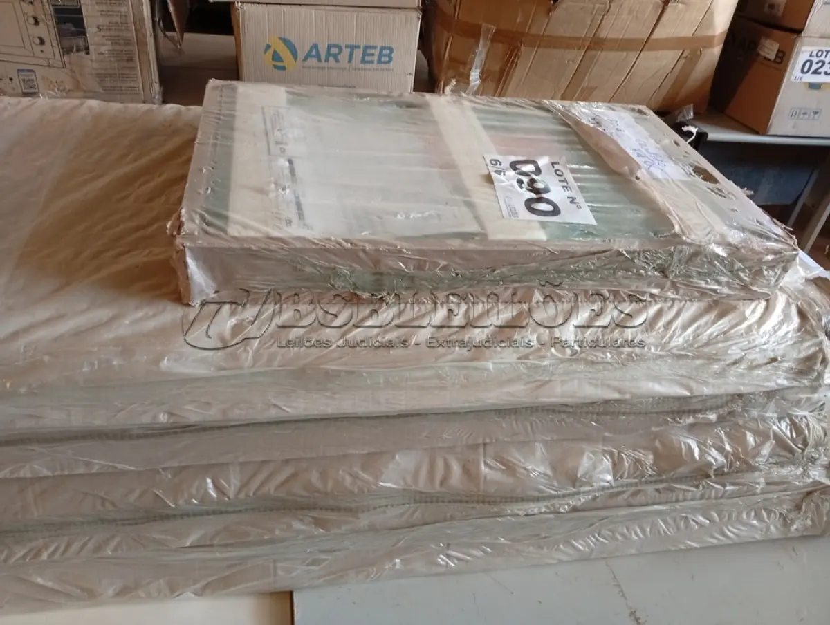 LOTE 090 - 01 - GUARDA-ROUPA AYLA 2 PORTAS (NO ESTADO, NÃO SABEMOS SE FUNCIONA. LEILÃO NÃO TEM GARANTIA E NEM DEVOLUÇÃO, SUJEITO A POSSÍVEIS AVARIAS VISÍVEIS/OCULTAS E/OU AUSÊNCIA DE COMPONENTES)