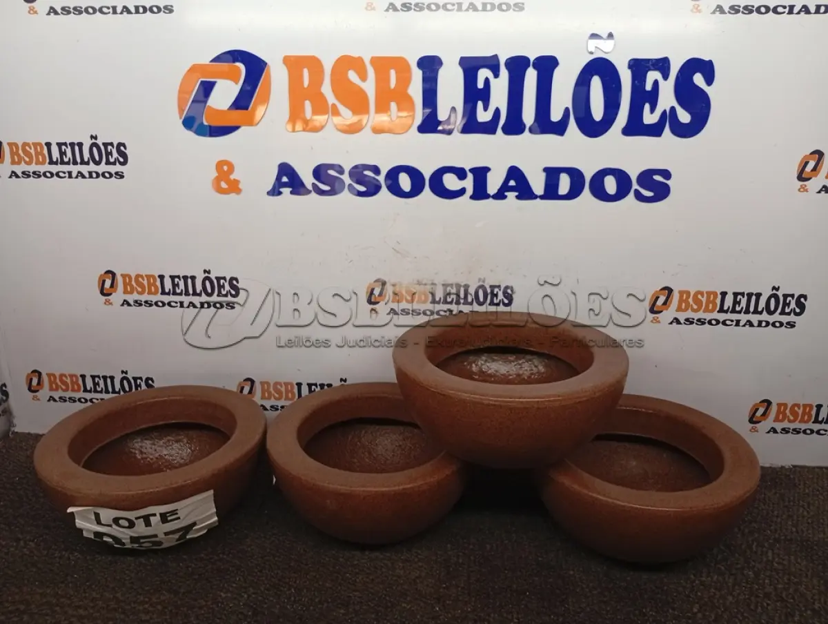 LOTE 057 - 04 - VASOS DE PLANTAS (NO ESTADO, NÃO SABEMOS SE FUNCIONA. LEILÃO NÃO TEM GARANTIA E NEM DEVOLUÇÃO, SUJEITO A POSSÍVEIS AVARIAS VISÍVEIS/OCULTAS E/OU AUSÊNCIA DE COMPONENTES)