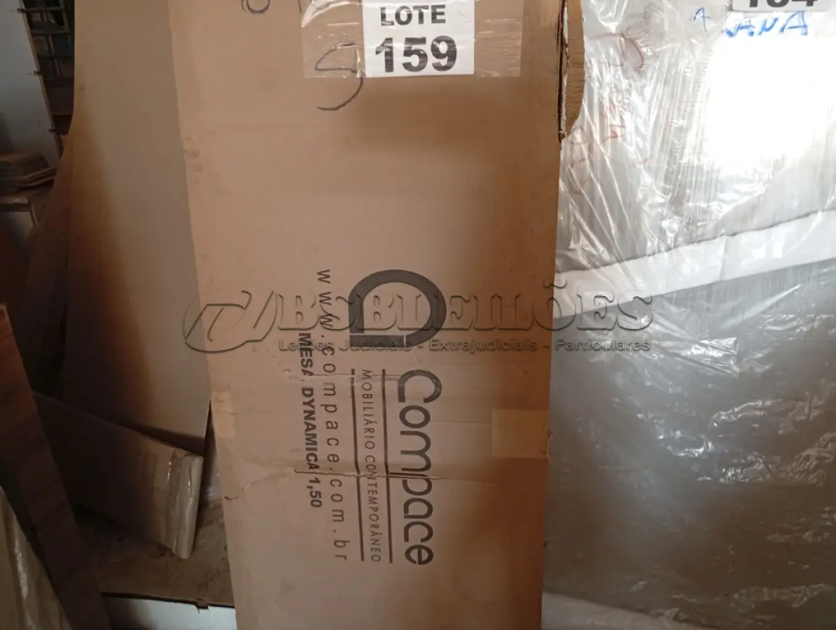 LOTE 159 - 01 - MESA DE ESCRITÓRIO STUDIO NOGAL 150 CM (NO ESTADO, NÃO SABEMOS SE FUNCIONA. LEILÃO NÃO TEM GARANTIA E NEM DEVOLUÇÃO, SUJEITO A POSSÍVEIS AVARIAS VISÍVEIS/OCULTAS E/OU AUSÊNCIA DE COMPONENTES)