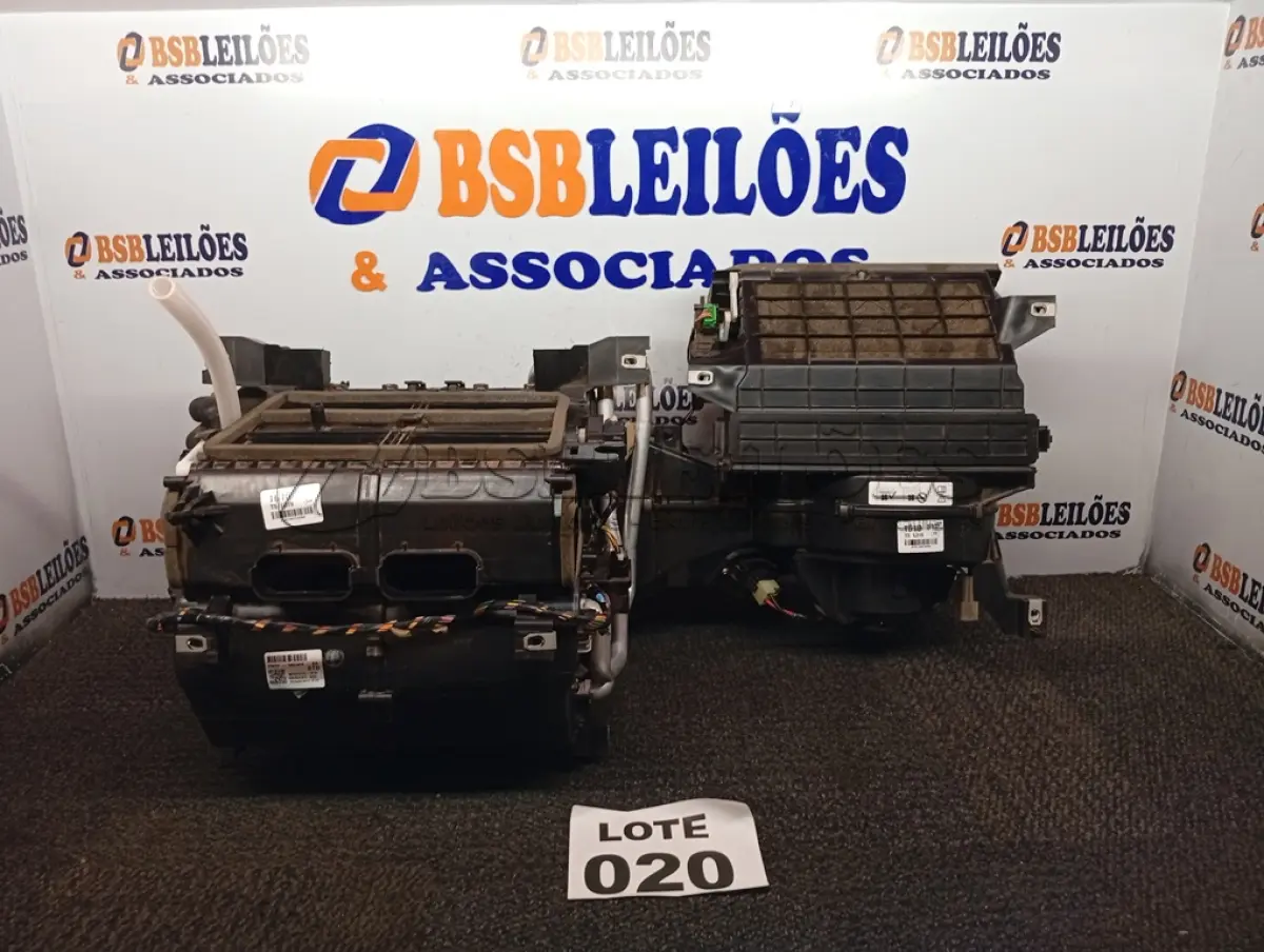 LOTE 020 - 01 - CAIXA EVAPORADORA AR-CONDICIONADO LAND ROVER DENSO (NO ESTADO, NÃO SABEMOS SE FUNCIONA. LEILÃO NÃO TEM GARANTIA E NEM DEVOLUÇÃO, SUJEITO A POSSÍVEIS AVARIAS VISÍVEIS/OCULTAS E/OU AUSÊNCIA DE COMPONENTES)