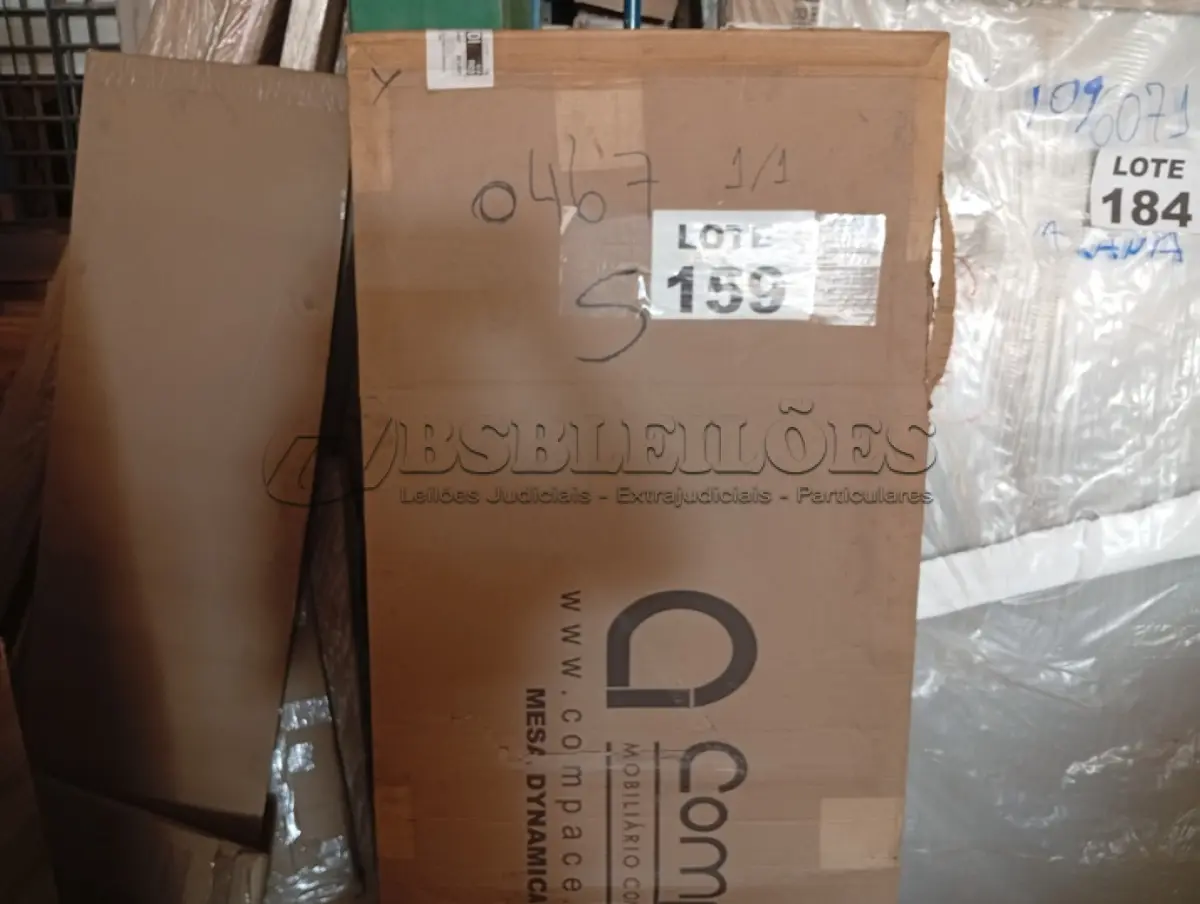 LOTE 159 - 01 - MESA DE ESCRITÓRIO STUDIO NOGAL 150 CM (NO ESTADO, NÃO SABEMOS SE FUNCIONA. LEILÃO NÃO TEM GARANTIA E NEM DEVOLUÇÃO, SUJEITO A POSSÍVEIS AVARIAS VISÍVEIS/OCULTAS E/OU AUSÊNCIA DE COMPONENTES)