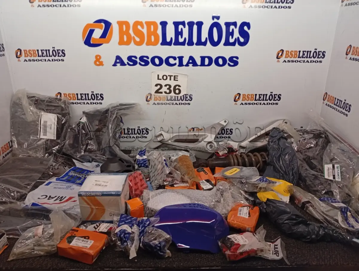 LOTE 236 - APROXIMADO 70 ITENS PARA MOTOS DIVERSOS (NO ESTADO, NÃO SABEMOS SE FUNCIONA. LEILÃO NÃO TEM GARANTIA E NEM DEVOLUÇÃO, SUJEITO A POSSÍVEIS AVARIAS VISÍVEIS/OCULTAS E/OU AUSÊNCIA DE COMPONENTES)