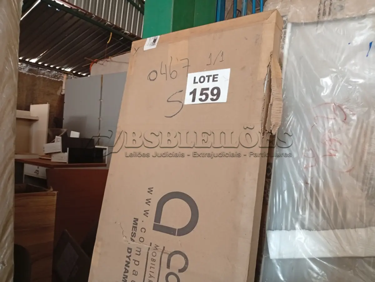 LOTE 159 - 01 - MESA DE ESCRITÓRIO STUDIO NOGAL 150 CM (NO ESTADO, NÃO SABEMOS SE FUNCIONA. LEILÃO NÃO TEM GARANTIA E NEM DEVOLUÇÃO, SUJEITO A POSSÍVEIS AVARIAS VISÍVEIS/OCULTAS E/OU AUSÊNCIA DE COMPONENTES)