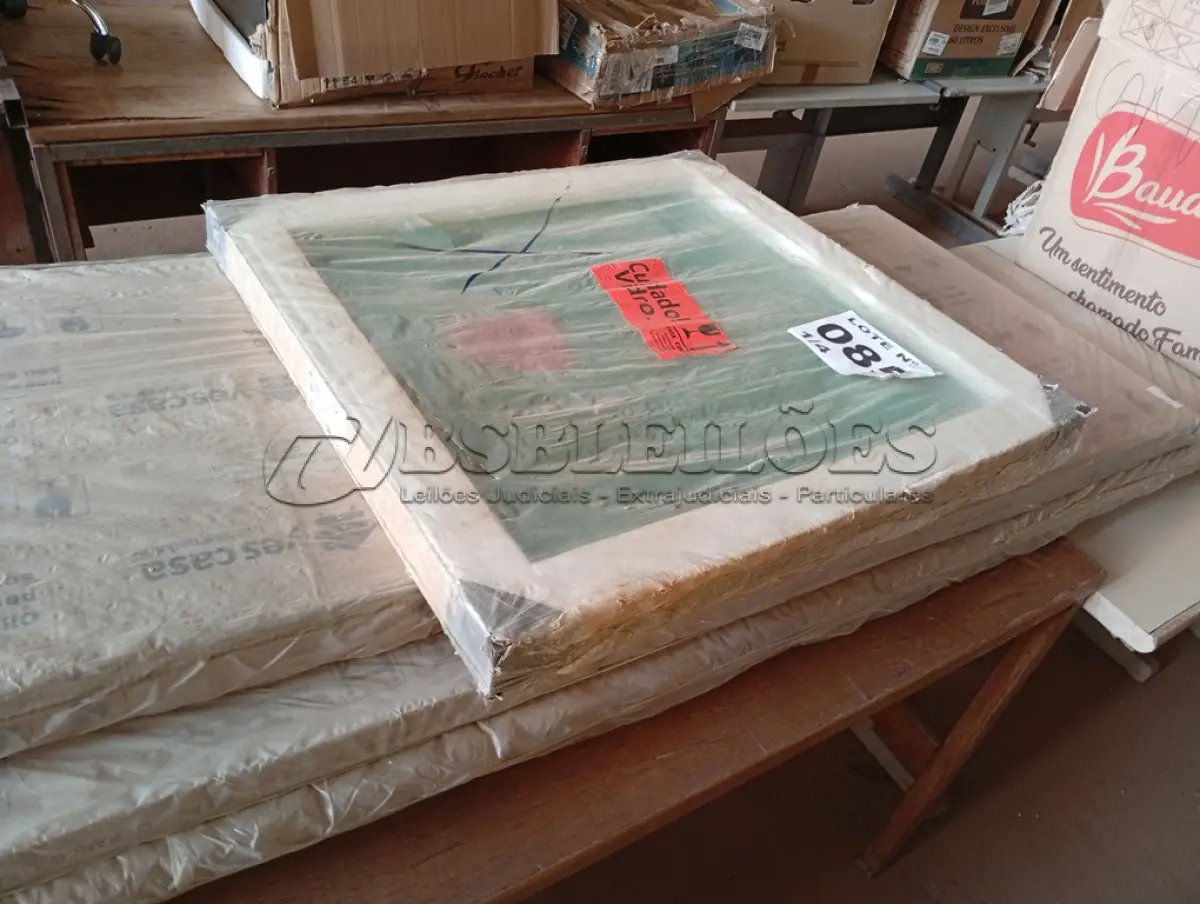 LOTE 085 - 01 - GUARDA-ROUPA SOLTEIRO 2 PORTAS DE CORRER 2 GAVETAS E ESPELHO PEÔNIA YESCASA (NO ESTADO, NÃO SABEMOS SE FUNCIONA. LEILÃO NÃO TEM GARANTIA E NEM DEVOLUÇÃO, SUJEITO A POSSÍVEIS AVARIAS VISÍVEIS/OCULTAS E/OU AUSÊNCIA DE COMPONENTES)