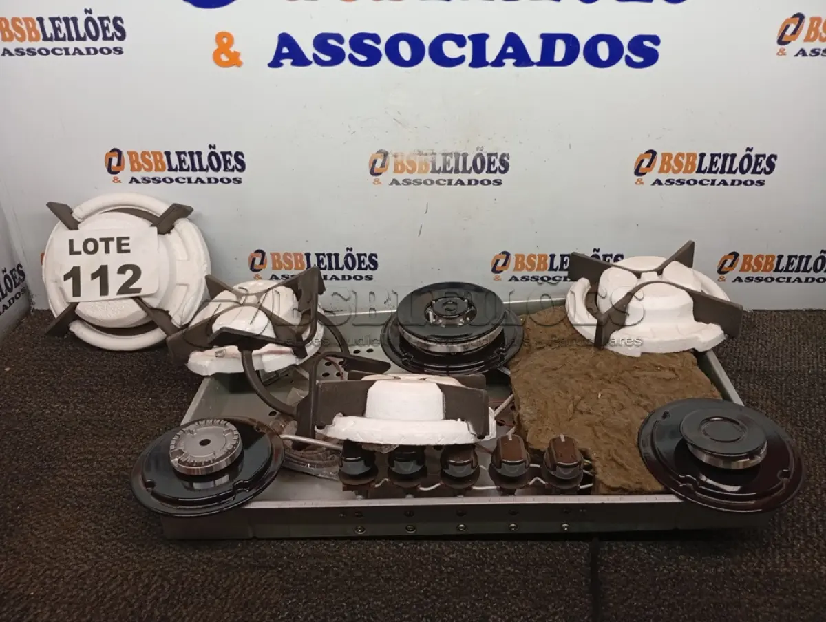 LOTE 112 - 01 - FOGÃO COOKTOP 5 BOCAS VIDRO QUEBRADO (NO ESTADO, NÃO SABEMOS SE FUNCIONA. LEILÃO NÃO TEM GARANTIA E NEM DEVOLUÇÃO, SUJEITO A POSSÍVEIS AVARIAS VISÍVEIS/OCULTAS E/OU AUSÊNCIA DE COMPONENTES)