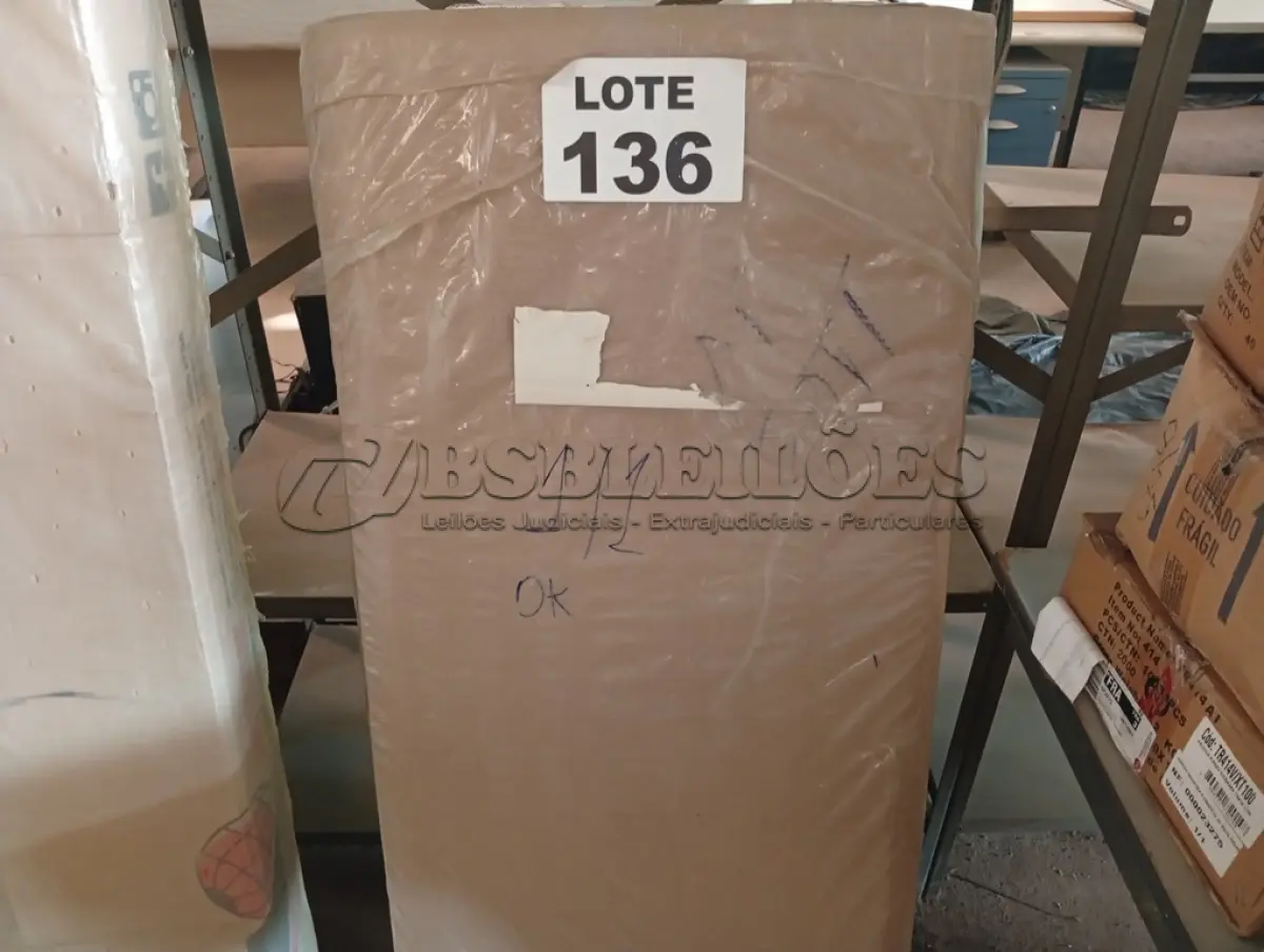 LOTE 136 - 01 - ESCRIVANINHA MESA PARA COMPUTADOR DUBAI MULTIMOVEIS PRETA (NO ESTADO, NÃO SABEMOS SE FUNCIONA. LEILÃO NÃO TEM GARANTIA E NEM DEVOLUÇÃO, SUJEITO A POSSÍVEIS AVARIAS VISÍVEIS/OCULTAS E/OU AUSÊNCIA DE COMPONENTES)