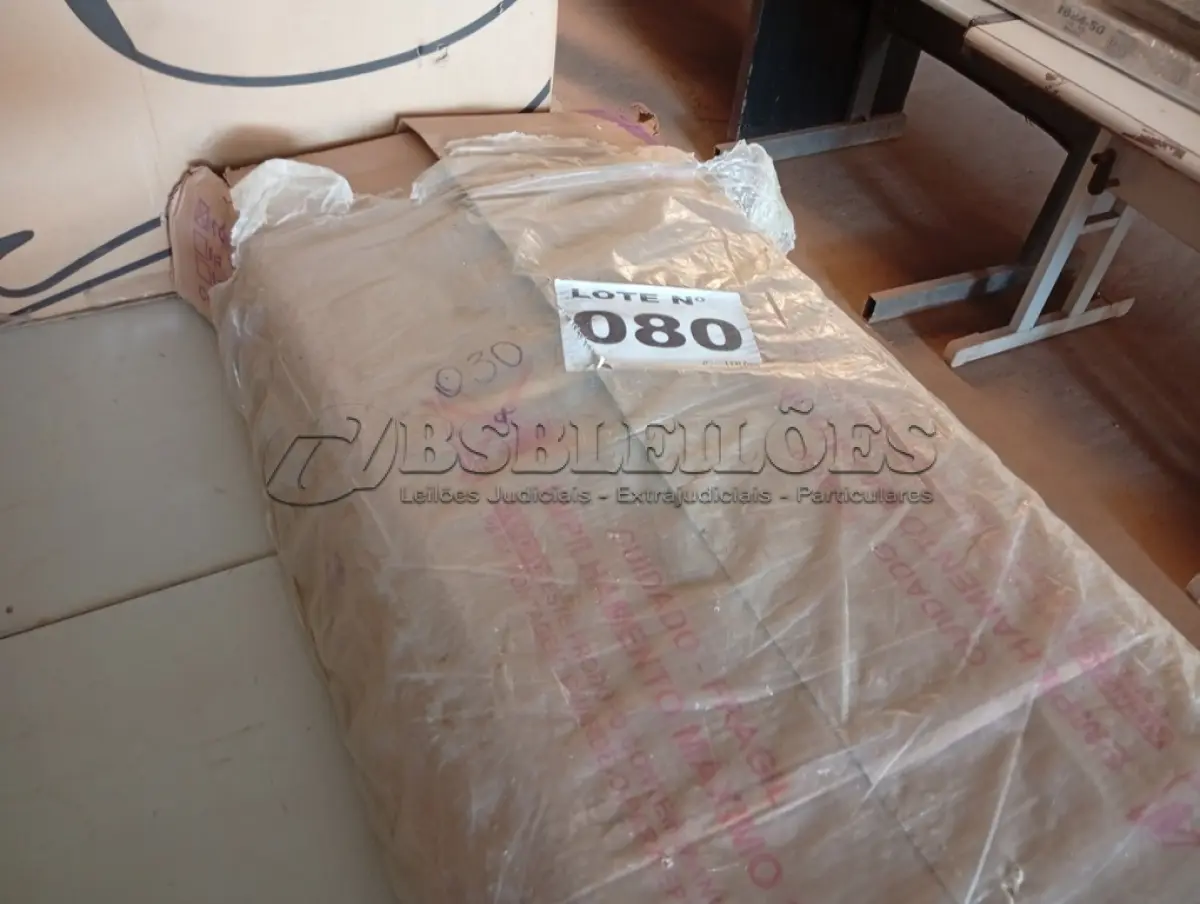 LOTE 080 - 01 - CÔMODA 4 GAVETAS ARIEL CAROLINA BABY (NO ESTADO, NÃO SABEMOS SE FUNCIONA. LEILÃO NÃO TEM GARANTIA E NEM DEVOLUÇÃO, SUJEITO A POSSÍVEIS AVARIAS VISÍVEIS/OCULTAS E/OU AUSÊNCIA DE COMPONENTES)
