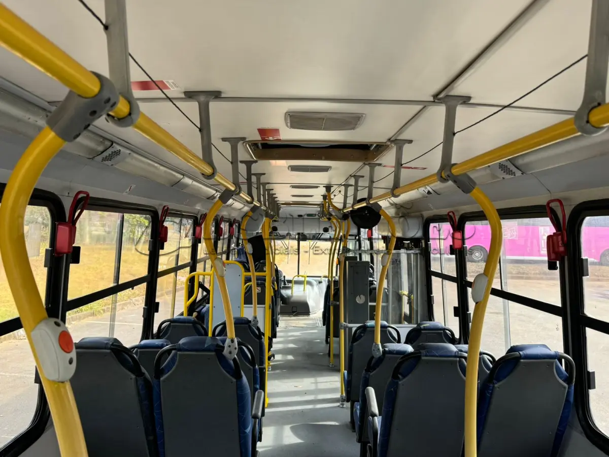LOTE 002 - 01 ÔNIBUS MERCEDES BENZ 1722, ANO 2011/2011, 44 LUGARES, PNEUS NOVOS, MANUTENÇÕES EM DIA, 2024 QUITADO, PERFEITA CONSERVAÇÃO. (NO ESTADO)