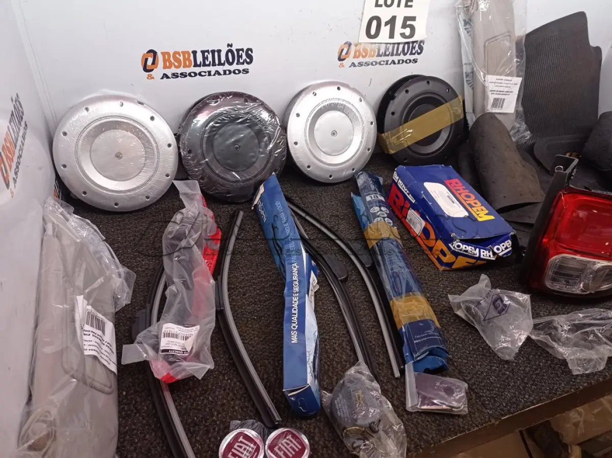 LOTE 015 - 27 – ITENS PARA CARROS (NO ESTADO, NÃO SABEMOS SE FUNCIONA. LEILÃO NÃO TEM GARANTIA E NEM DEVOLUÇÃO, SUJEITO A POSSÍVEIS AVARIAS VISÍVEIS/OCULTAS E/OU AUSÊNCIA DE COMPONENTES)