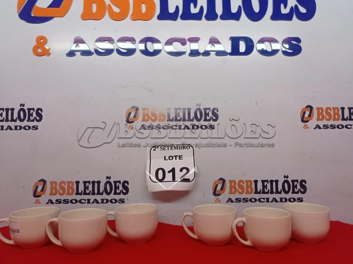 LOTE 012 - 06 XICARAS DE PORCELANA. (NO ESTADO) ATENÇÃO! FAZER A VISITAÇÃO ANTES DE ARREMATAR, NÃO SABEMOS SE FUNCIONA. LEILÃO NÃO TEM GARANTIA E NEM DEVOLUÇÃO, SUJEITO A POSSÍVEIS AVARIAS VISÍVEIS/OCULTAS E/OU AUSÊNCIA DE COMPONENTES.