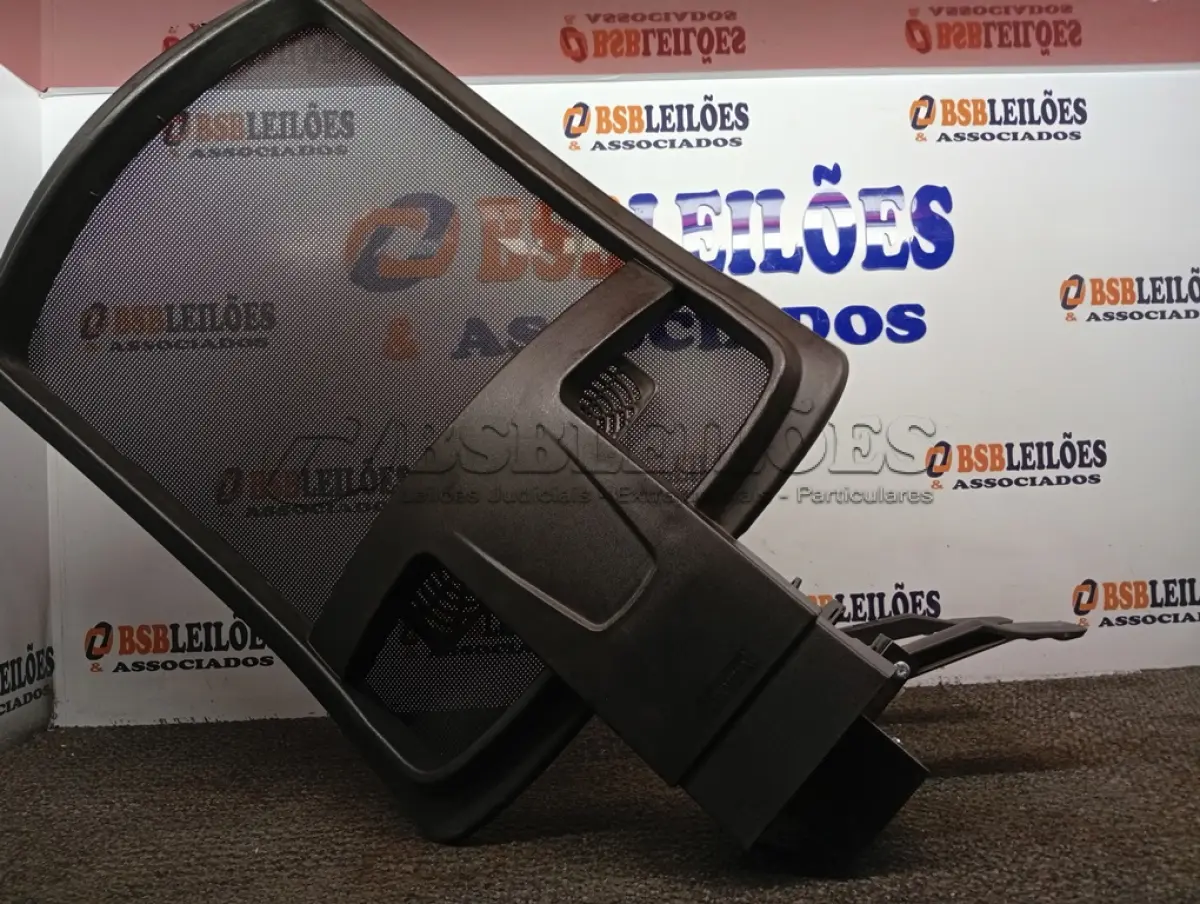 LOTE 300 - 01 – ENCOSTO DE CADEIRA EXECUTIVA (NO ESTADO, NÃO SABEMOS SE FUNCIONA. LEILÃO NÃO TEM GARANTIA E NEM DEVOLUÇÃO, SUJEITO A POSSÍVEIS AVARIAS VISÍVEIS/OCULTAS E/OU AUSÊNCIA DE COMPONENTES)