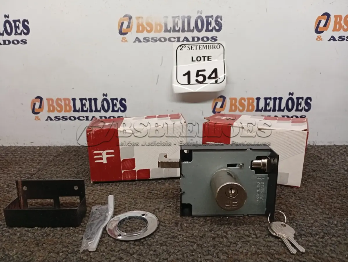 LOTE 154 - 02 FECHADURAS DE PORTÃO SOBREPOR 100 MM ZCR UN 3F. (NO ESTADO) ATENÇÃO! FAZER A VISITAÇÃO ANTES DE ARREMATAR, NÃO SABEMOS SE FUNCIONA. LEILÃO NÃO TEM GARANTIA E NEM DEVOLUÇÃO, SUJEITO A POSSÍVEIS AVARIAS VISÍVEIS/OCULTAS E/OU AUSÊNCIA DE COMPONENTES.