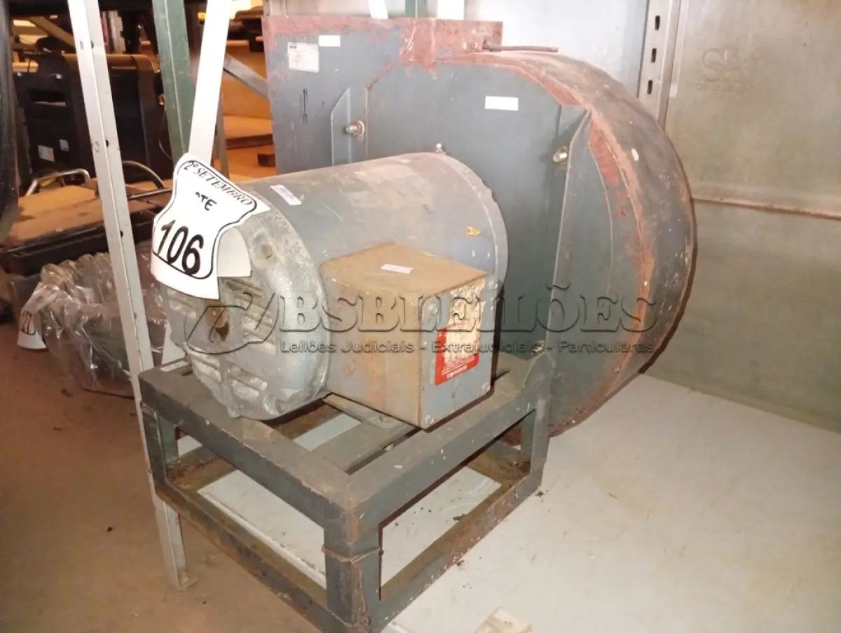 LOTE 106 - 01 CENTRIFUGA BLOWER COM MOTOR ELÉTRICO. (NO ESTADO) ATENÇÃO! FAZER A VISITAÇÃO ANTES DE ARREMATAR, NÃO SABEMOS SE FUNCIONA. LEILÃO NÃO TEM GARANTIA E NEM DEVOLUÇÃO, SUJEITO A POSSÍVEIS AVARIAS VISÍVEIS/OCULTAS E/OU AUSÊNCIA DE COMPONENTES.