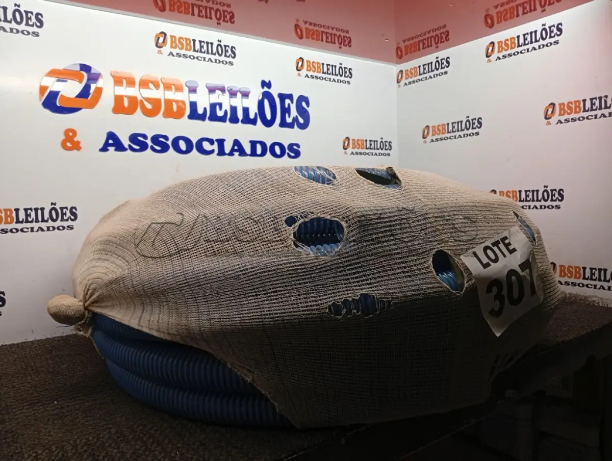 LOTE 307 - 01 – ROLO DE MANGUEIRA (NO ESTADO, NÃO SABEMOS SE FUNCIONA. LEILÃO NÃO TEM GARANTIA E NEM DEVOLUÇÃO, SUJEITO A POSSÍVEIS AVARIAS VISÍVEIS/OCULTAS E/OU AUSÊNCIA DE COMPONENTES)