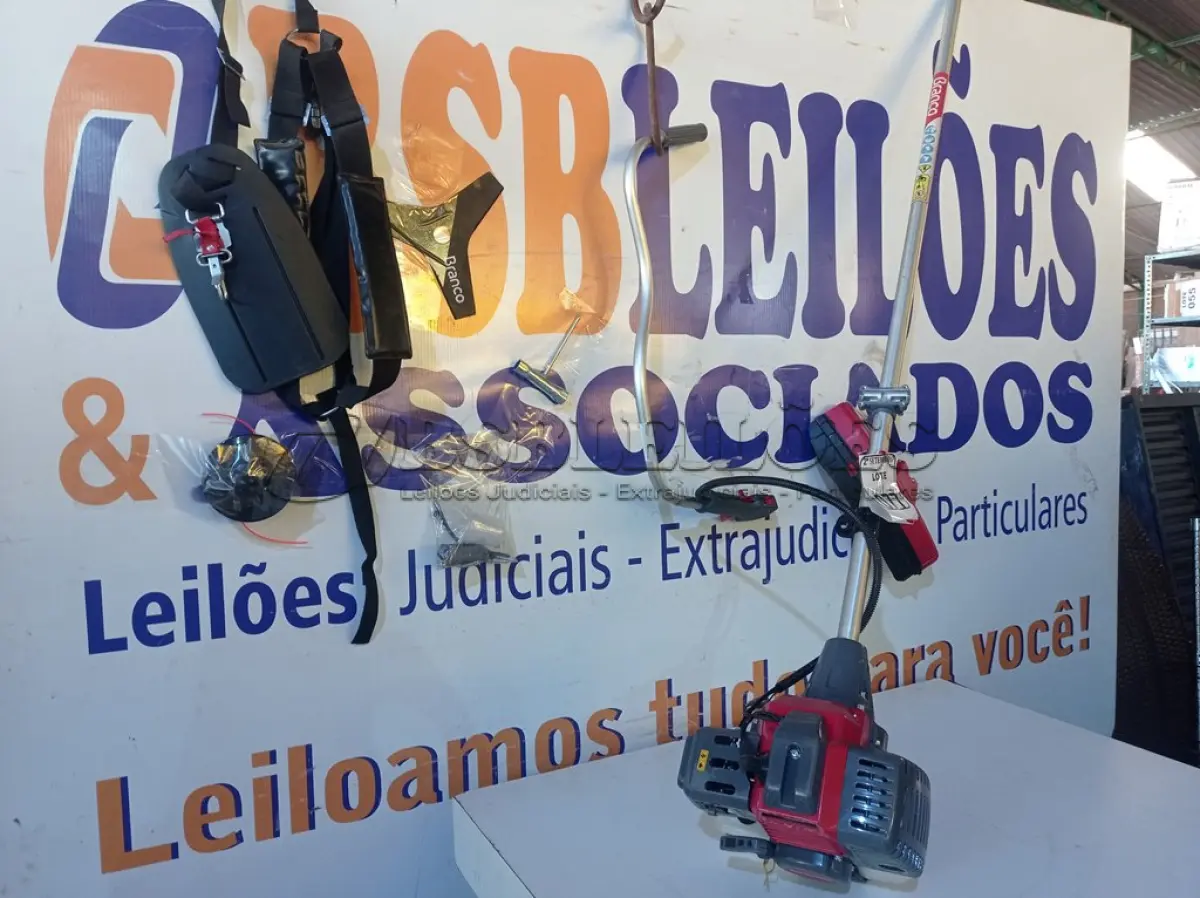 LOTE 077 - 01 ROÇADEIRA BR43 A GASOLINA.  (NO ESTADO) ATENÇÃO! FAZER A VISITAÇÃO ANTES DE ARREMATAR, NÃO SABEMOS SE FUNCIONA. LEILÃO NÃO TEM GARANTIA E NEM DEVOLUÇÃO, SUJEITO A POSSÍVEIS AVARIAS VISÍVEIS/OCULTAS E/OU AUSÊNCIA DE COMPONENTES.