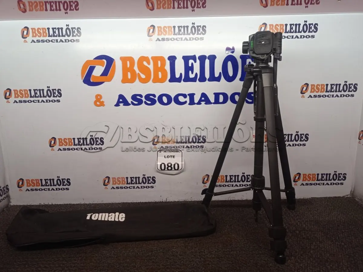 LOTE 080 - 01 TRIPÉ DE CÂMERA MARCA LUCACELL LCT-3016. (NO ESTADO) ATENÇÃO! FAZER A VISITAÇÃO ANTES DE ARREMATAR, NÃO SABEMOS SE FUNCIONA. LEILÃO NÃO TEM GARANTIA E NEM DEVOLUÇÃO, SUJEITO A POSSÍVEIS AVARIAS VISÍVEIS/OCULTAS E/OU AUSÊNCIA DE COMPONENTES.