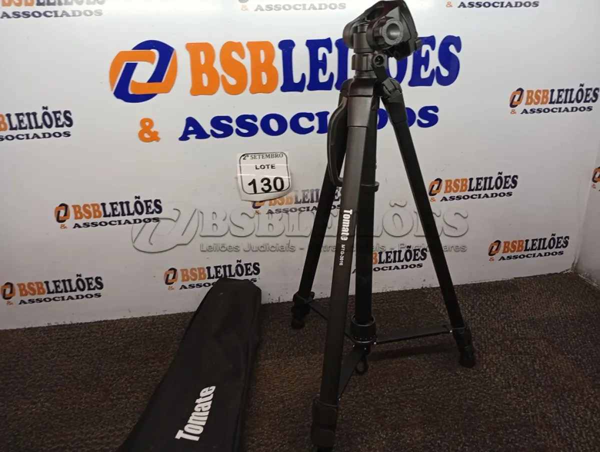 LOTE 130 - 01 TRIPÉ DE CÂMERA MARCA LUCACELL LCT-3016. (NO ESTADO) ATENÇÃO! FAZER A VISITAÇÃO ANTES DE ARREMATAR, NÃO SABEMOS SE FUNCIONA. LEILÃO NÃO TEM GARANTIA E NEM DEVOLUÇÃO, SUJEITO A POSSÍVEIS AVARIAS VISÍVEIS/OCULTAS E/OU AUSÊNCIA DE COMPONENTES.